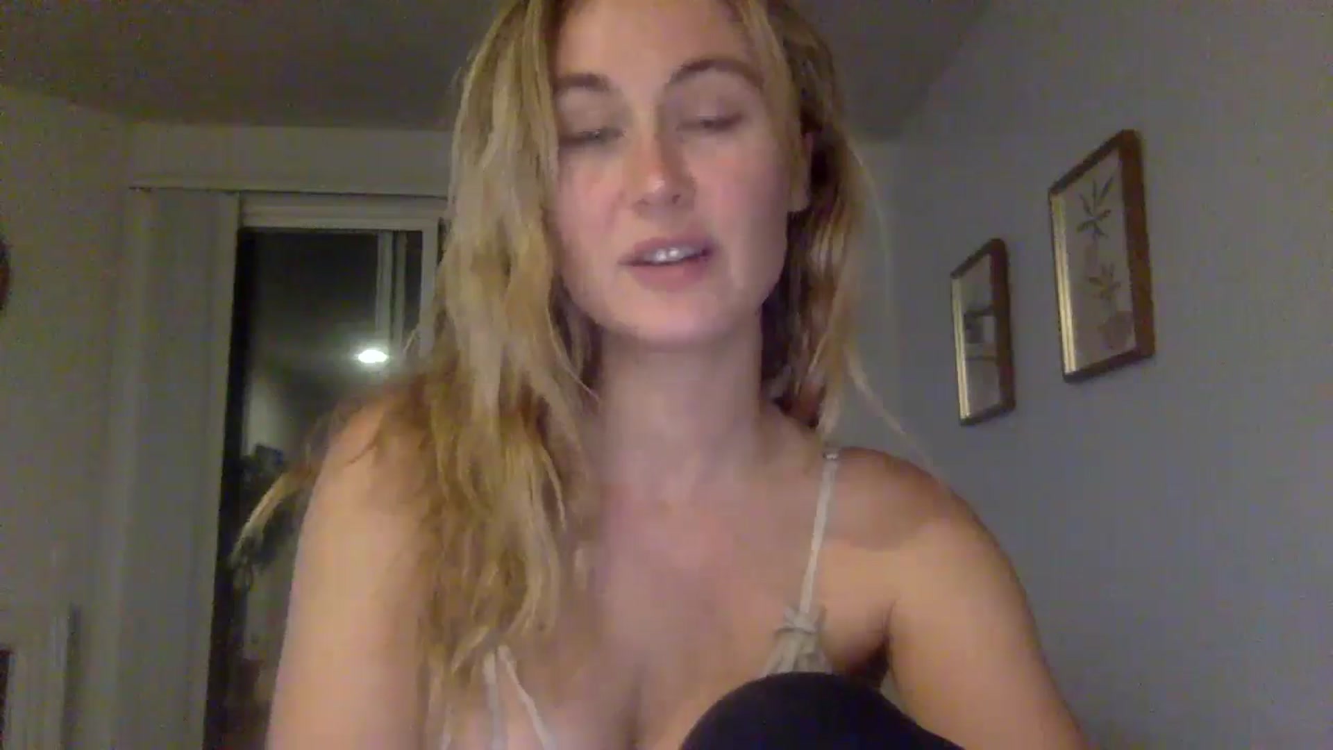 Gallery image thumbnail from lingerieyoga's myfreecams stream on, 07/17/2024, 05:21 image 10 of 20