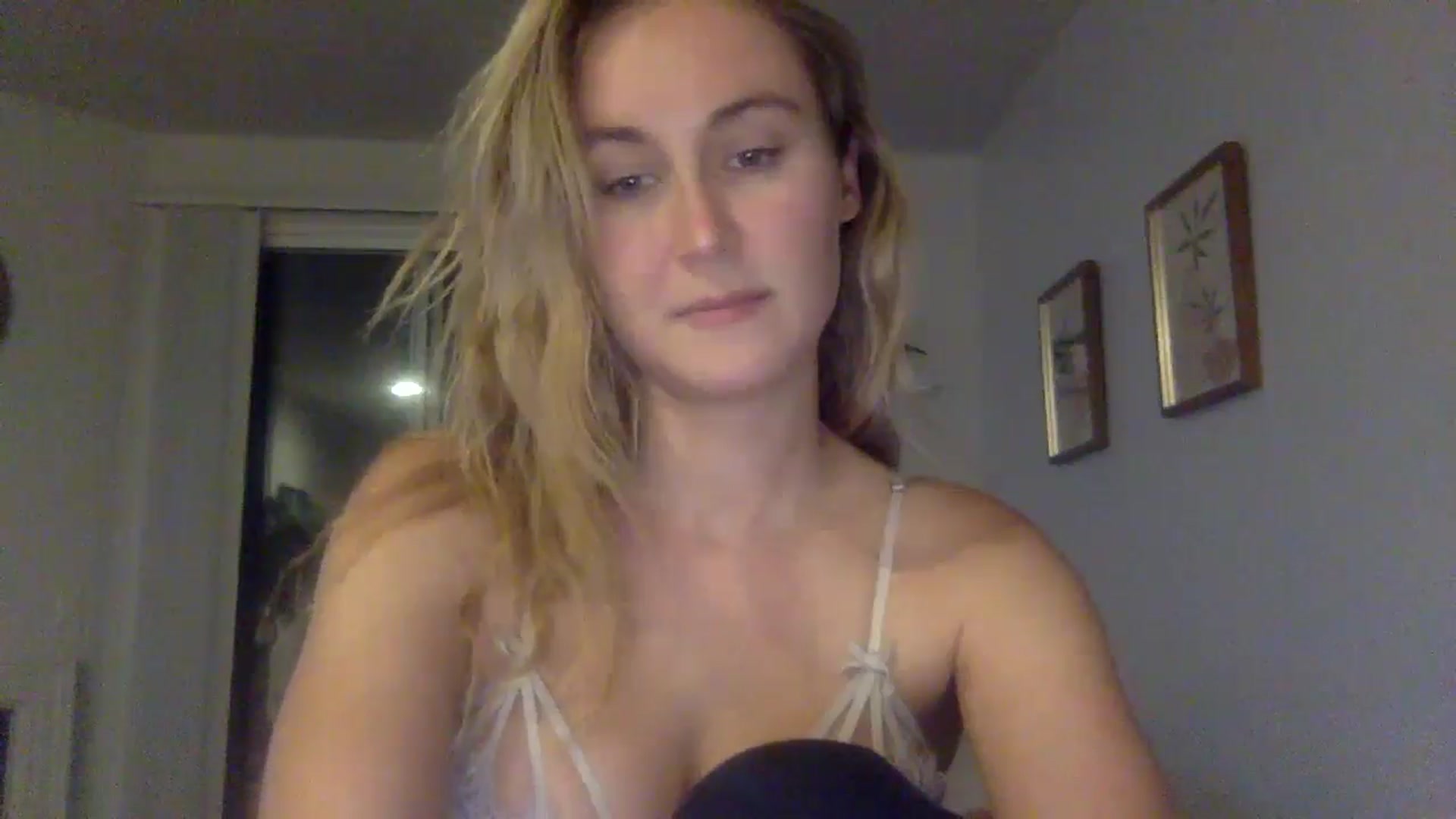 Gallery image thumbnail from lingerieyoga's myfreecams stream on, 07/17/2024, 05:21 image 7 of 20