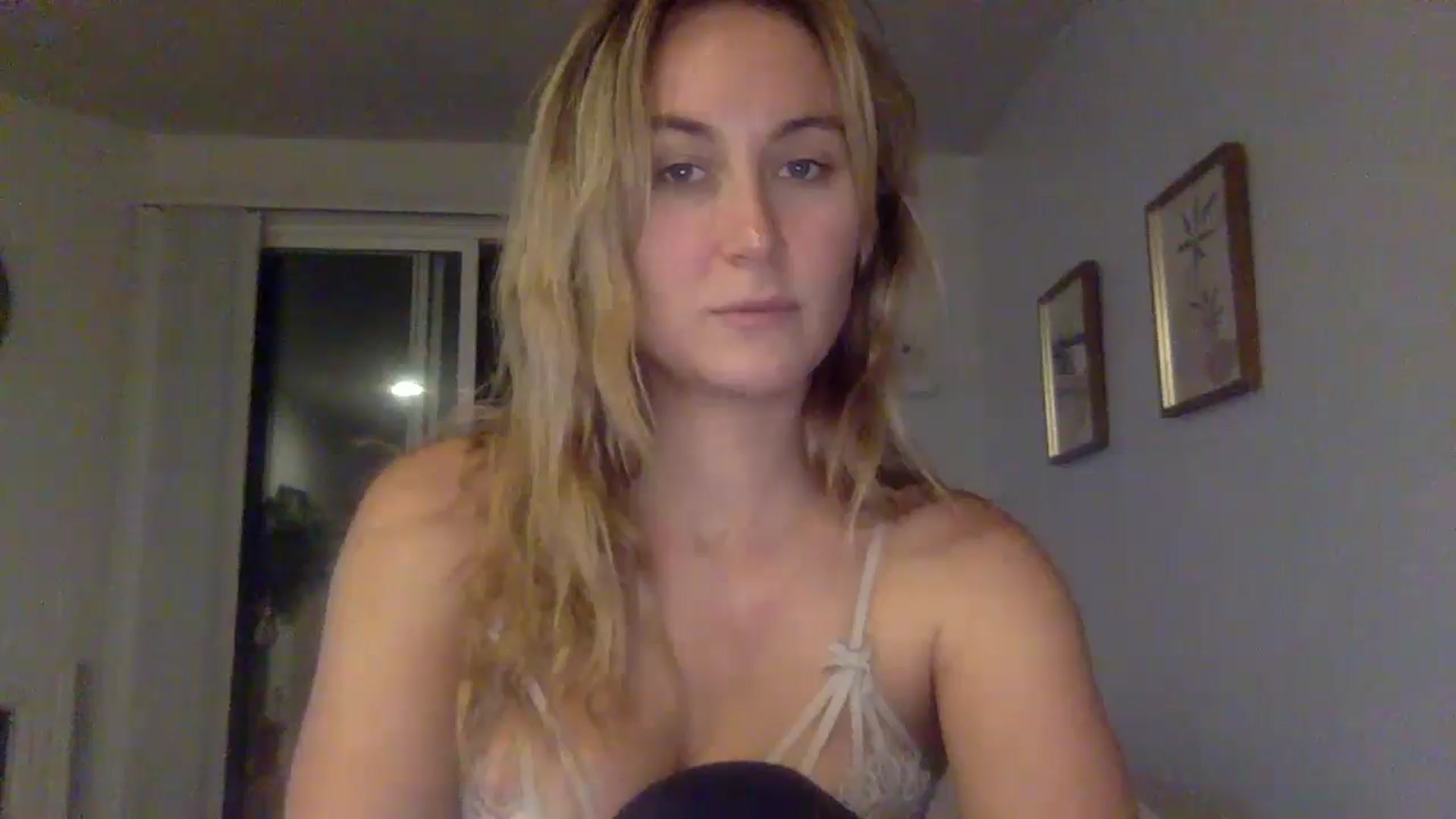 Gallery image thumbnail from lingerieyoga's myfreecams stream on, 07/17/2024, 05:21 image 14 of 20