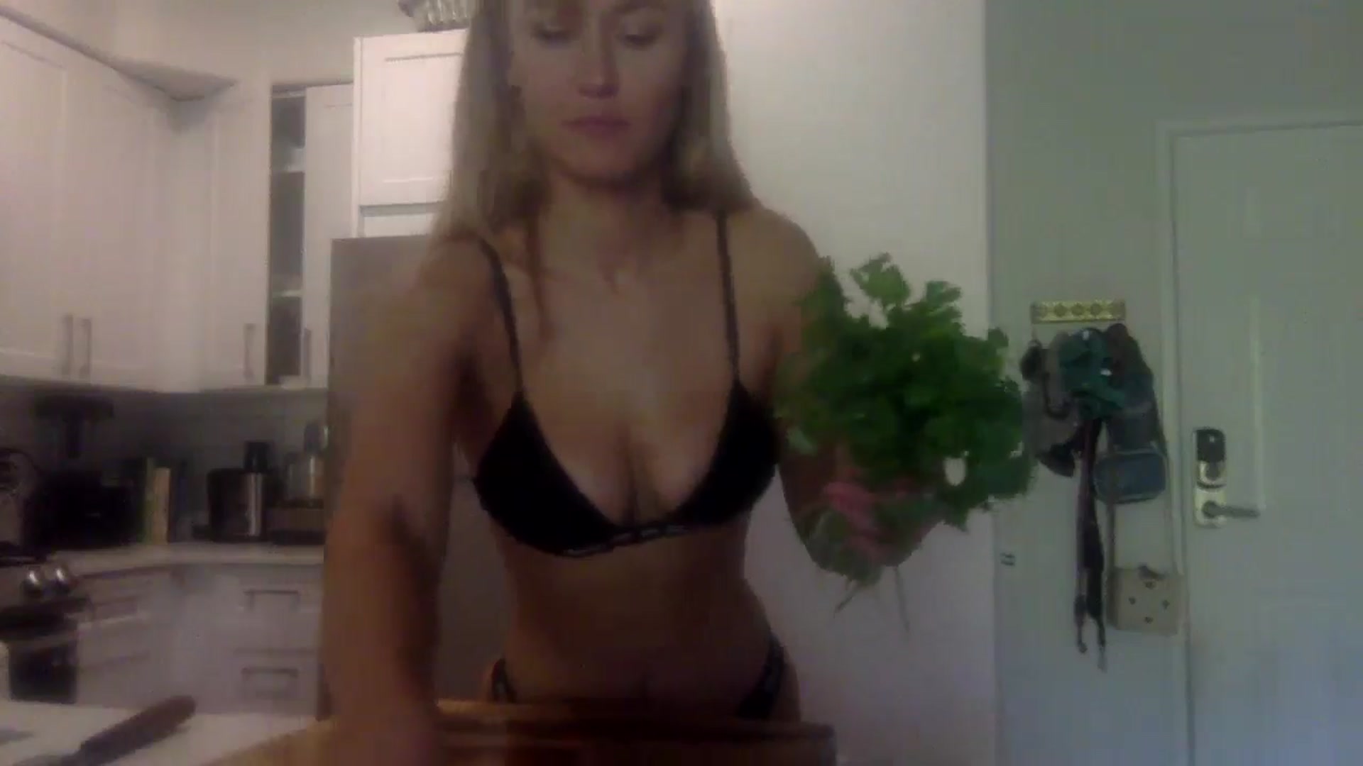 Gallery image thumbnail from lingerieyoga's myfreecams stream on, 08/24/2024, 22:08 image 15 of 20