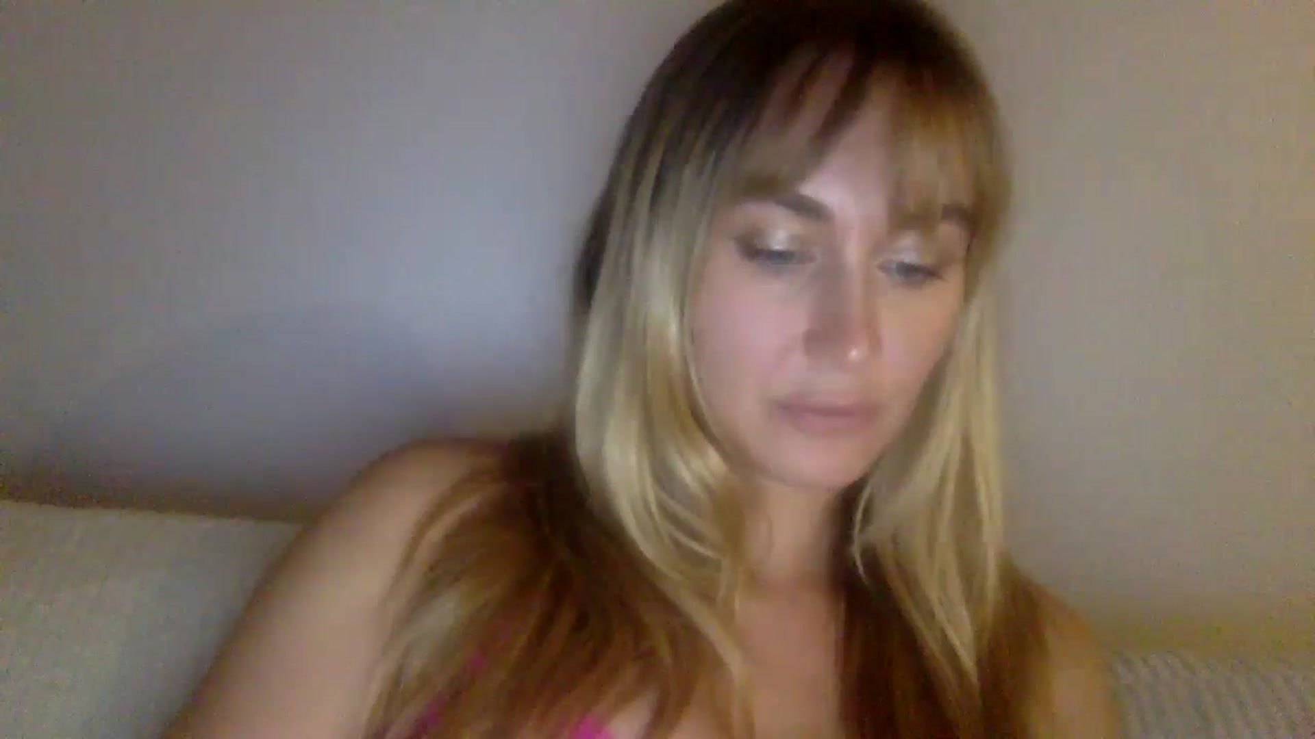 Gallery image thumbnail from lingerieyoga's myfreecams stream on, 09/23/2024, 03:22 image 13 of 20