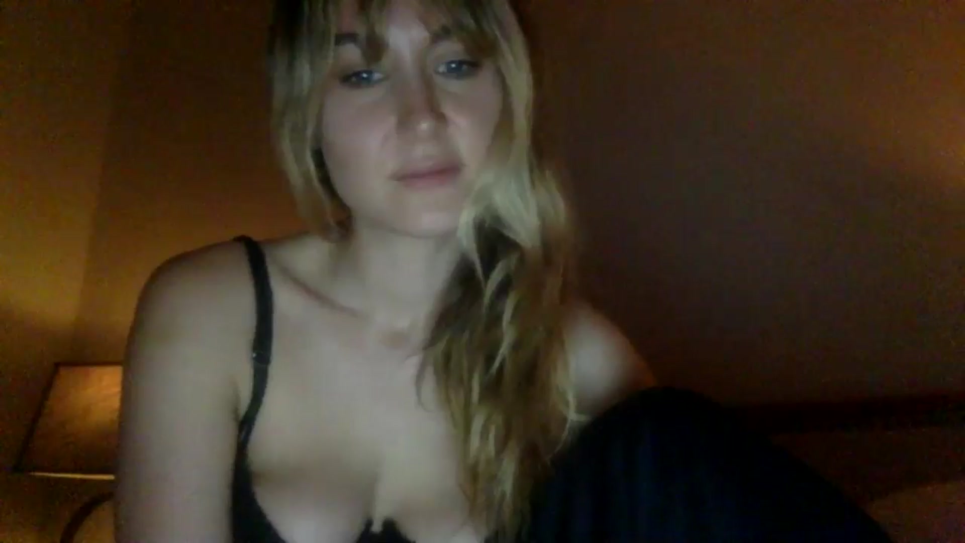 Gallery image thumbnail from lingerieyoga's myfreecams stream on, 10/17/2024, 04:28 image 15 of 20
