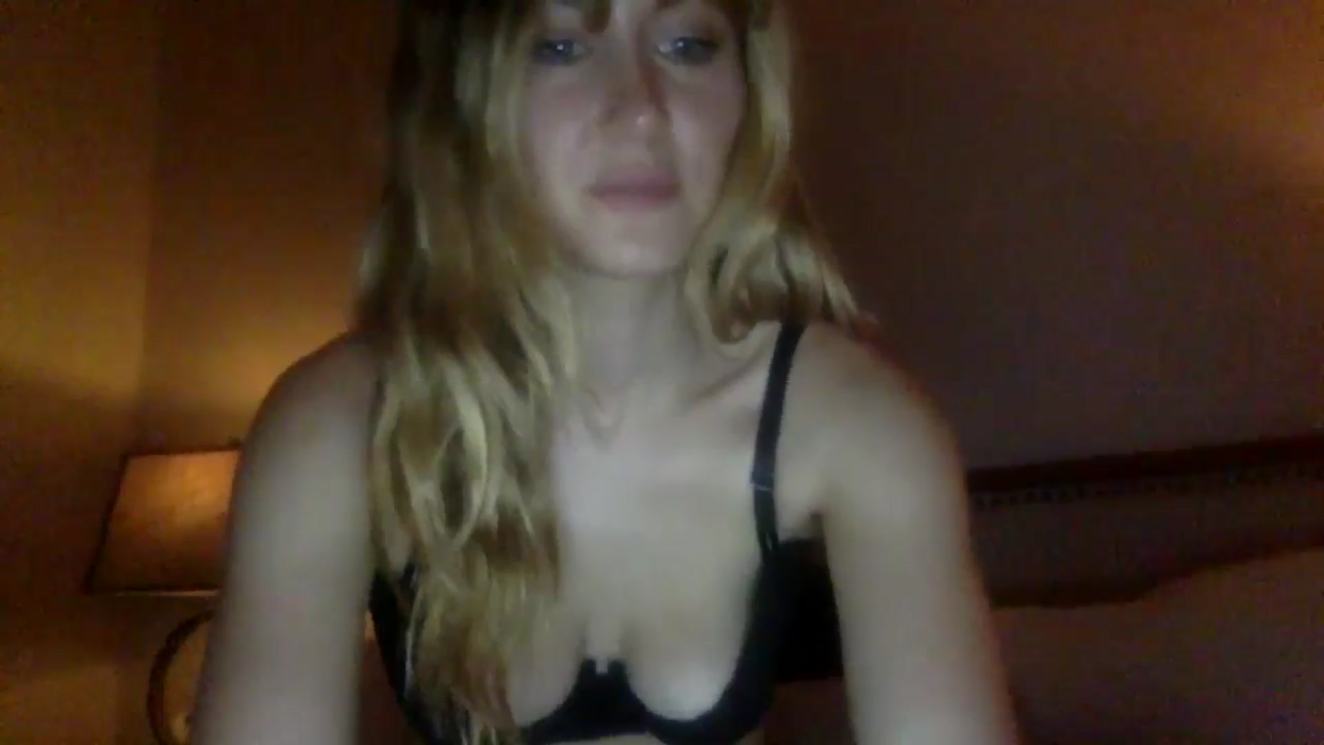 Gallery image thumbnail from lingerieyoga's myfreecams stream on, 10/17/2024, 04:28 image 14 of 20