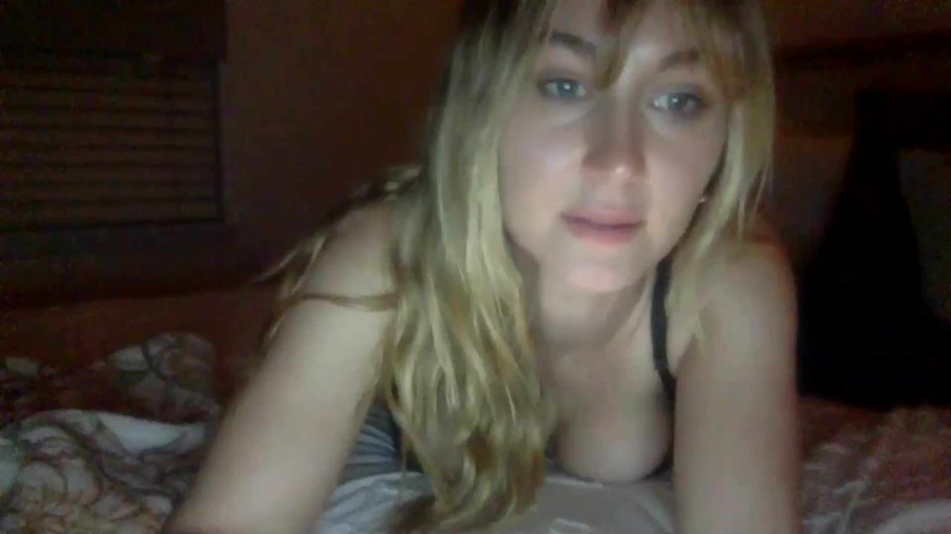 Gallery image thumbnail from lingerieyoga's myfreecams stream on, 10/17/2024, 04:28 image 7 of 20