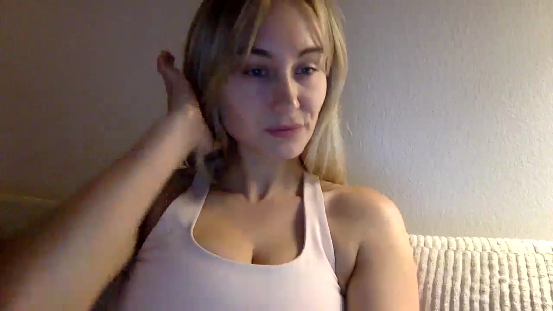 Gallery image thumbnail from lingerieyoga's myfreecams stream on, 10/30/2024, 03:40 image 17 of 20