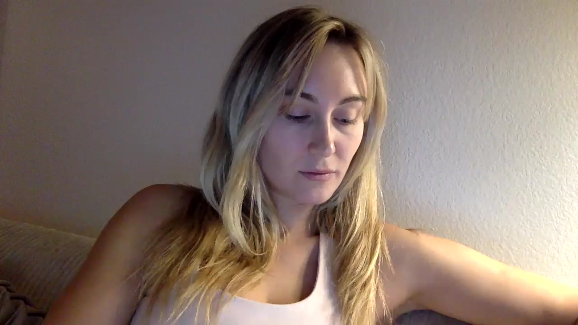 Gallery image thumbnail from lingerieyoga's myfreecams stream on, 10/30/2024, 03:40 image 18 of 20