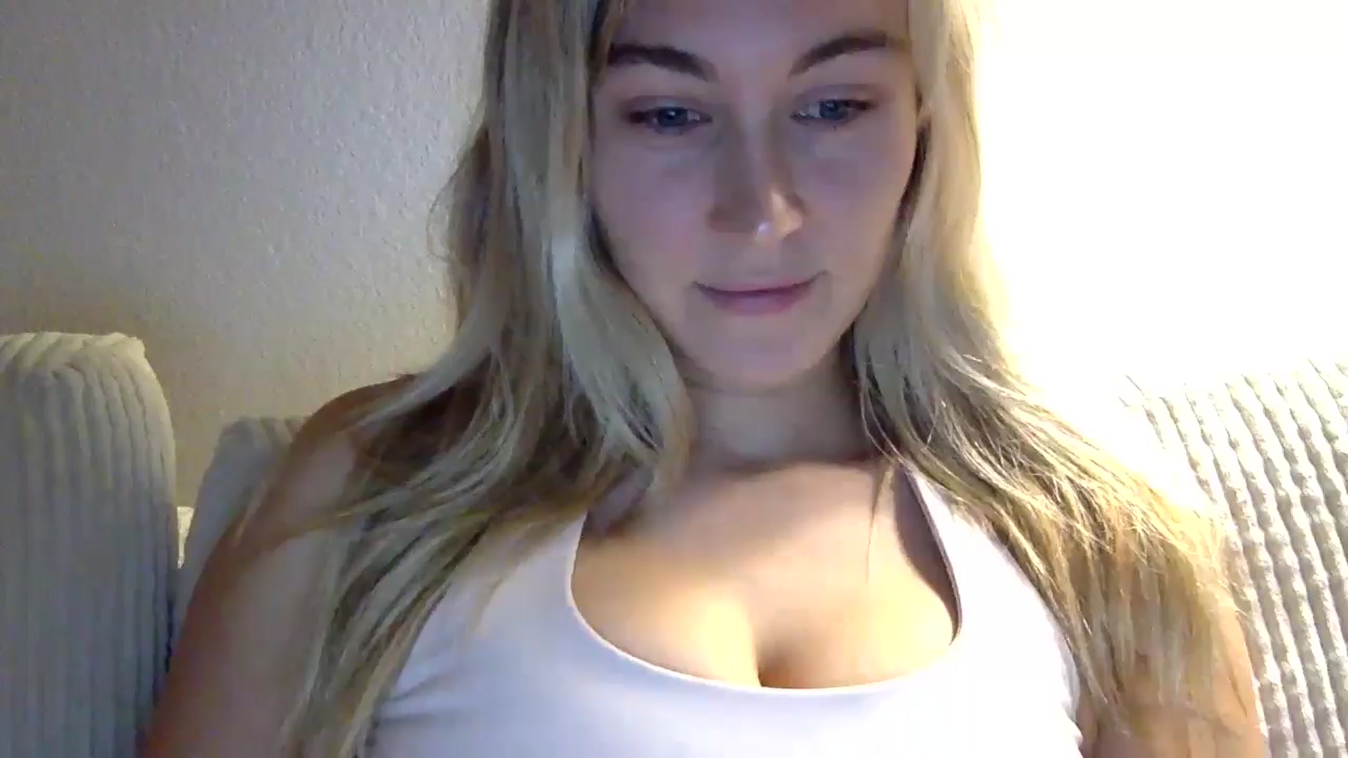 Gallery image thumbnail from lingerieyoga's myfreecams stream on, 10/30/2024, 03:40 image 6 of 20