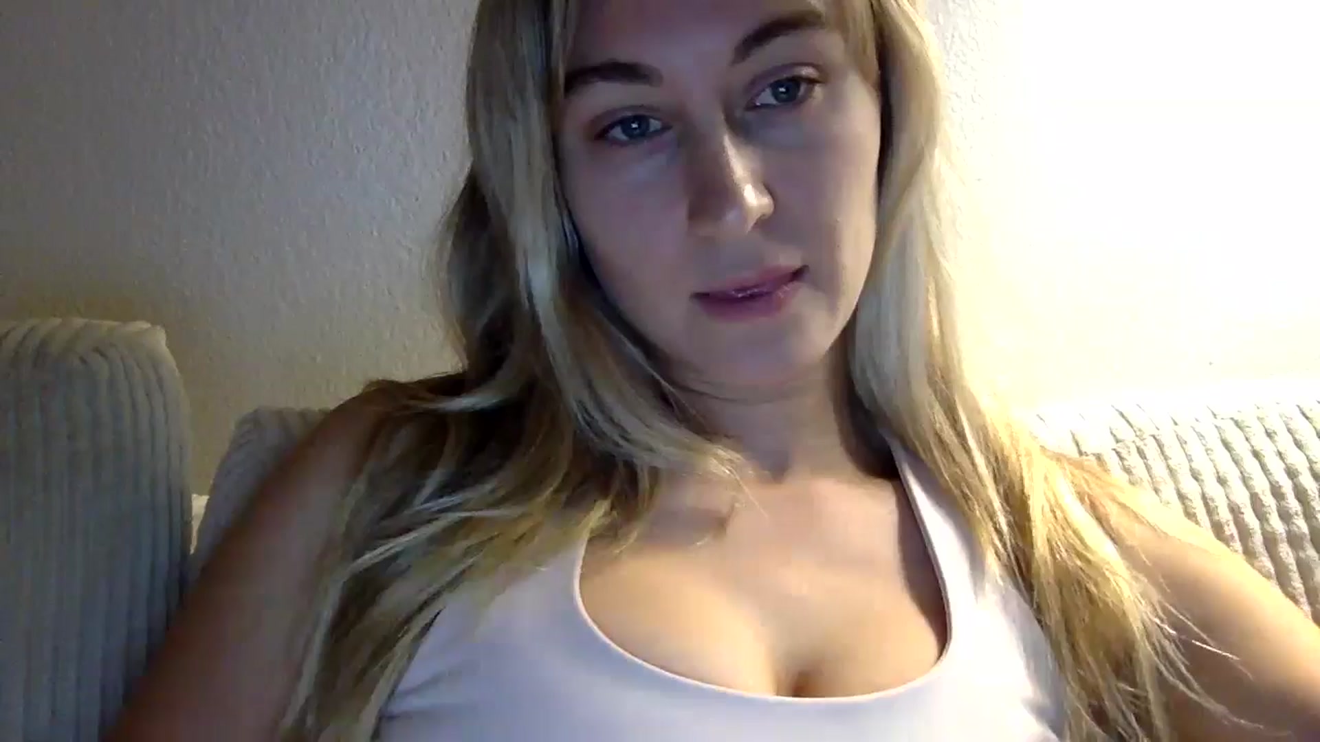 Gallery image thumbnail from lingerieyoga's myfreecams stream on, 10/30/2024, 03:40 image 7 of 20