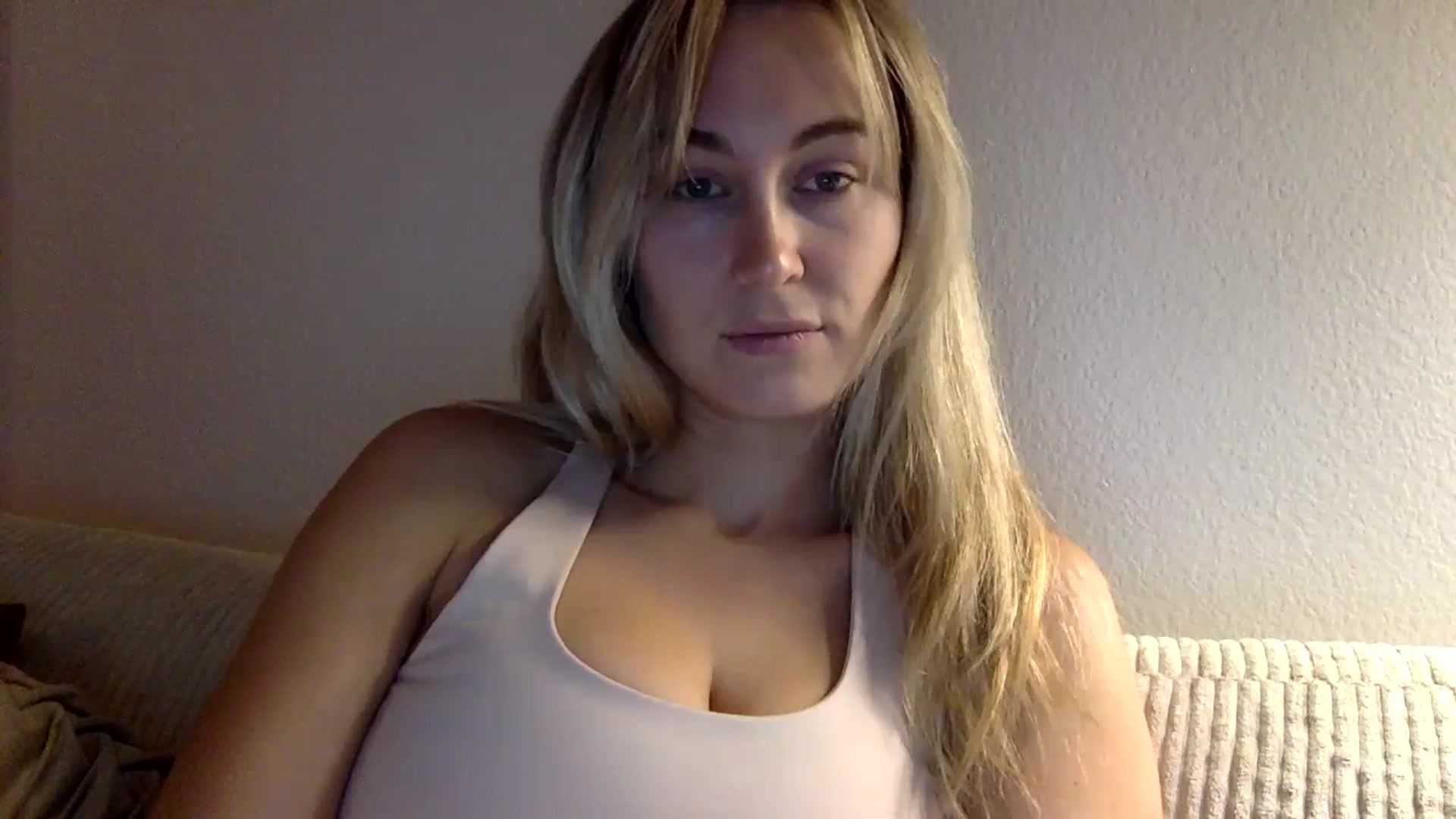 Gallery image thumbnail from lingerieyoga's myfreecams stream on, 10/30/2024, 03:40 image 15 of 20