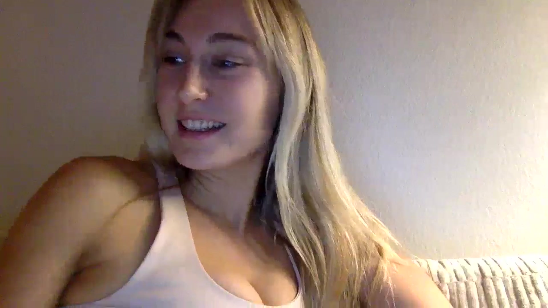 Gallery image thumbnail from lingerieyoga's myfreecams stream on, 10/30/2024, 03:40 image 19 of 20
