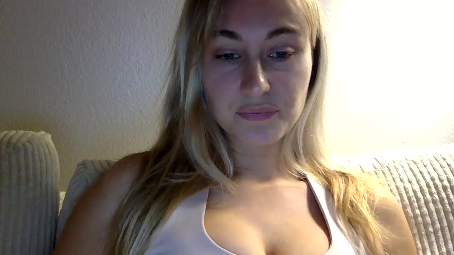 Gallery image thumbnail from lingerieyoga's myfreecams stream on, 10/30/2024, 03:40 image 9 of 20