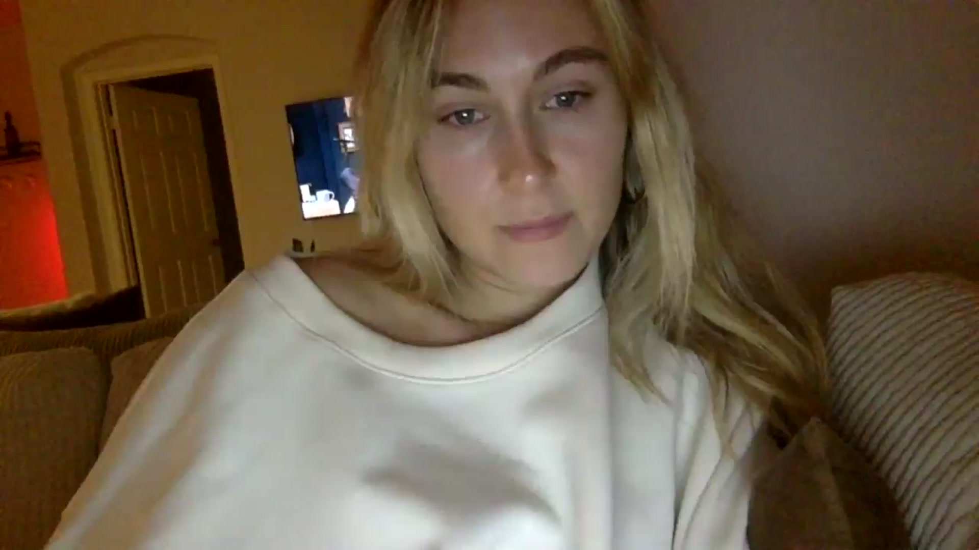 Gallery image thumbnail from lingerieyoga's myfreecams stream on, 11/22/2024, 04:46 image 19 of 20