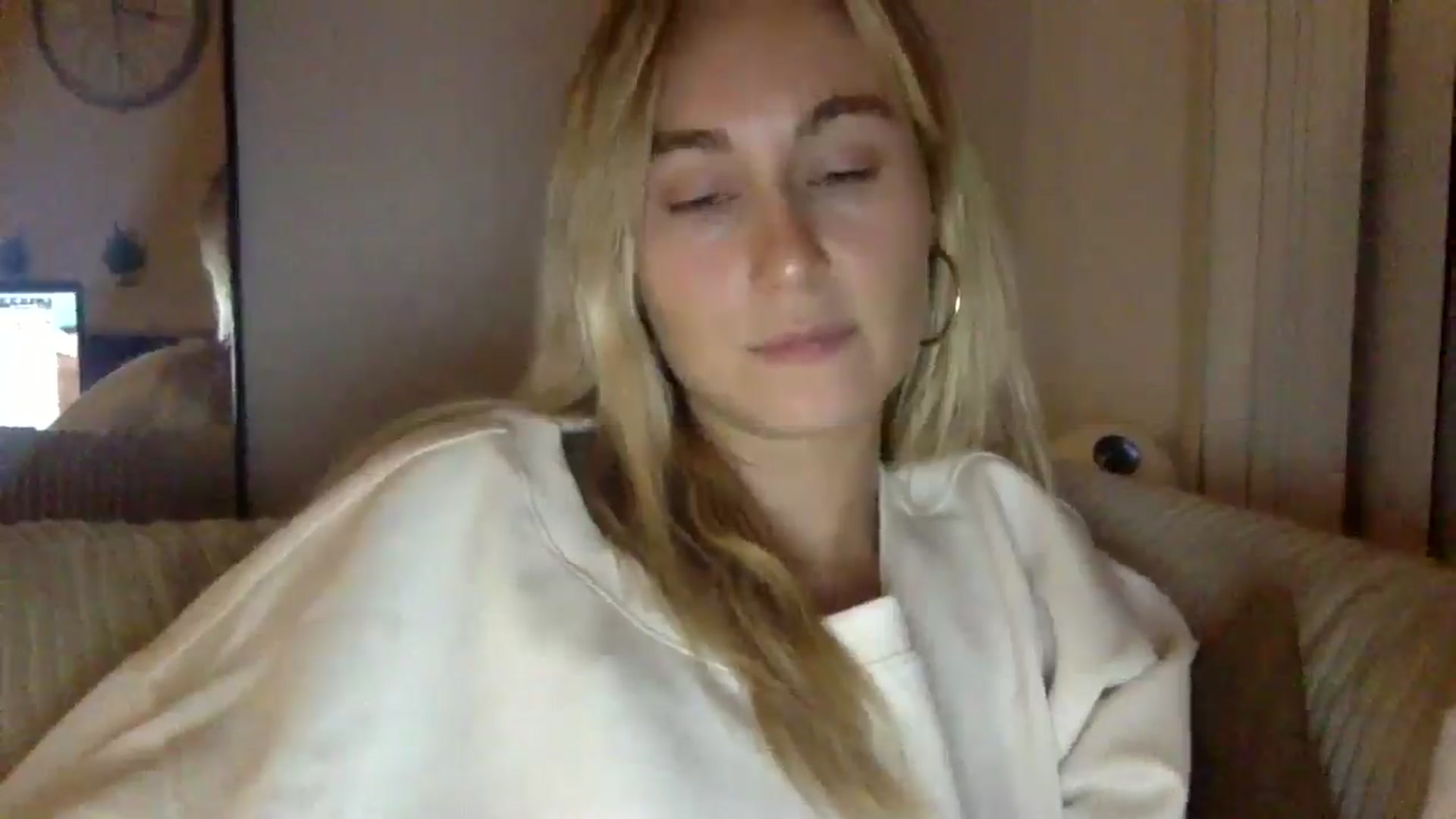 Gallery image thumbnail from lingerieyoga's myfreecams stream on, 11/22/2024, 04:46 image 3 of 20