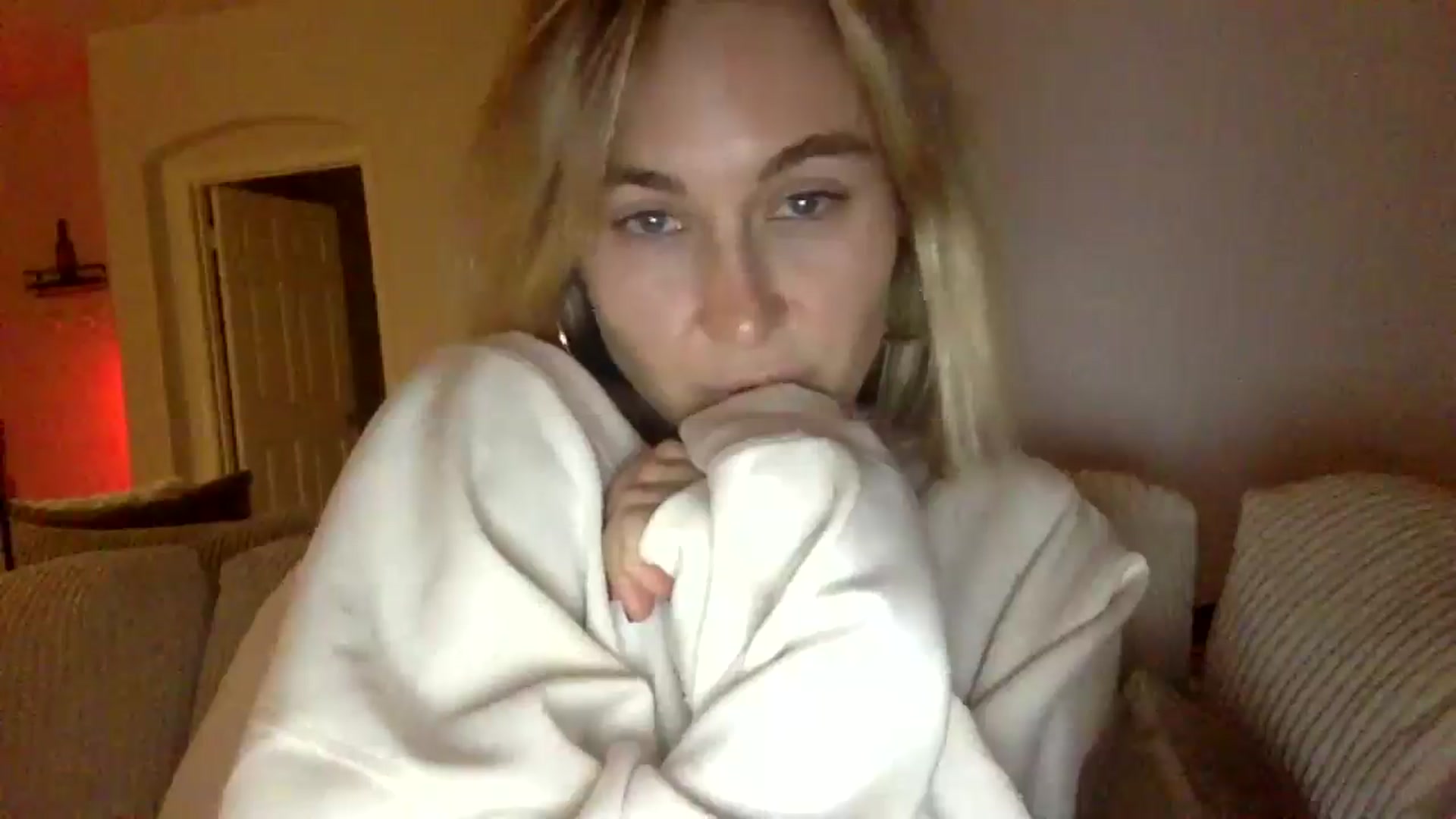 Gallery image thumbnail from lingerieyoga's myfreecams stream on, 11/22/2024, 04:46 image 16 of 20