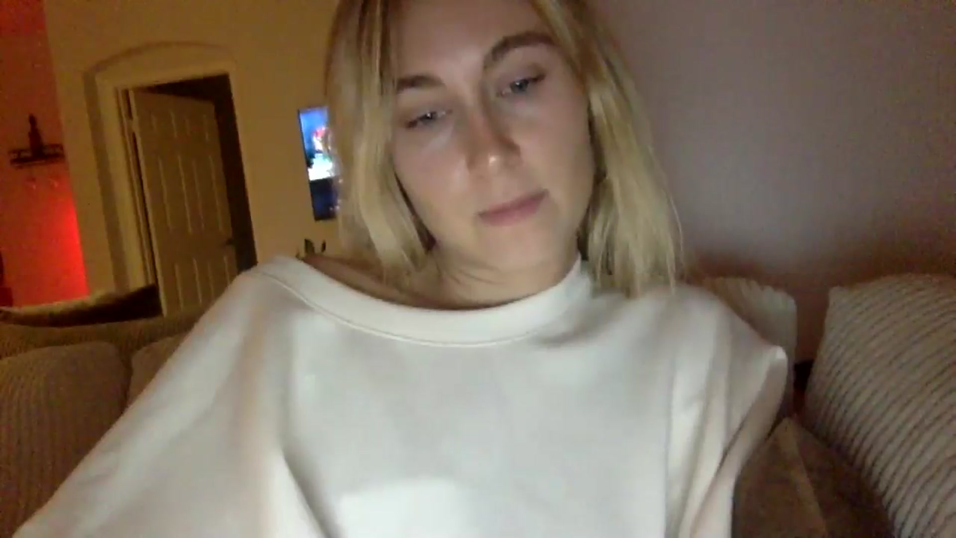 Gallery image thumbnail from lingerieyoga's myfreecams stream on, 11/22/2024, 04:46 image 18 of 20