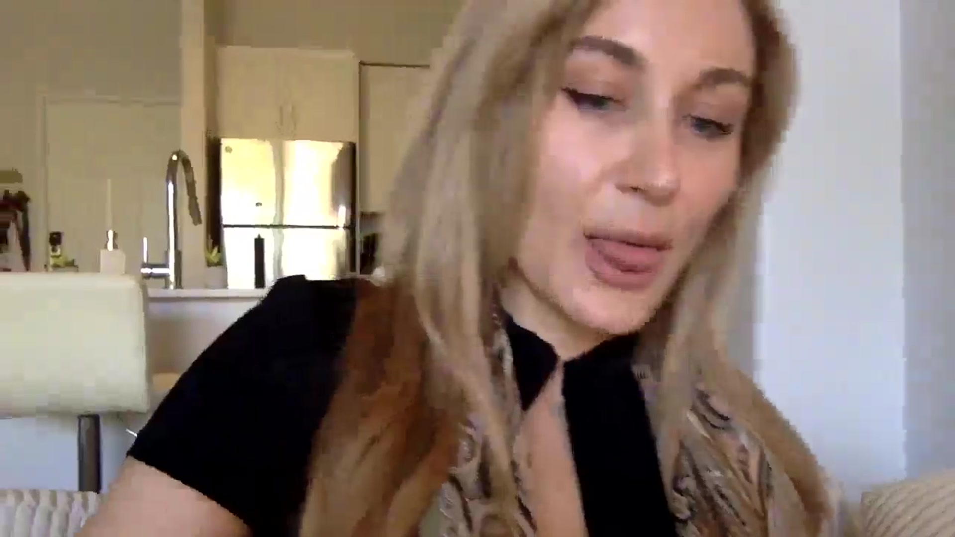 Gallery image thumbnail from lingerieyoga's myfreecams stream on, 04/29/2025, 23:35 image 8 of 20