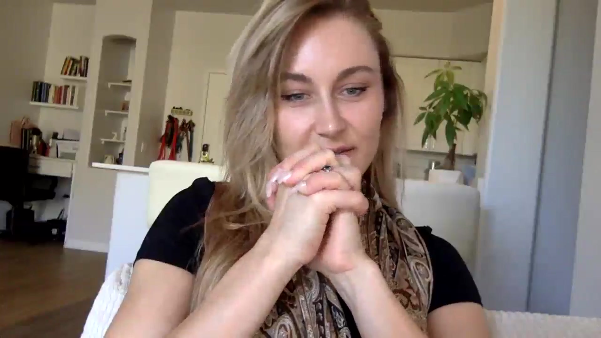 Gallery image thumbnail from lingerieyoga's myfreecams stream on, 04/29/2025, 23:35 image 5 of 20