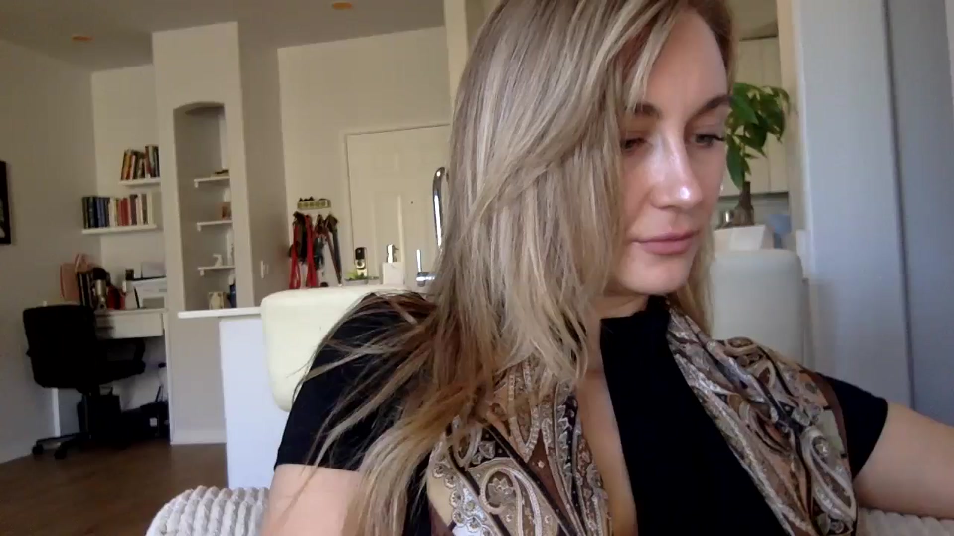Gallery image thumbnail from lingerieyoga's myfreecams stream on, 04/29/2025, 23:35 image 14 of 20
