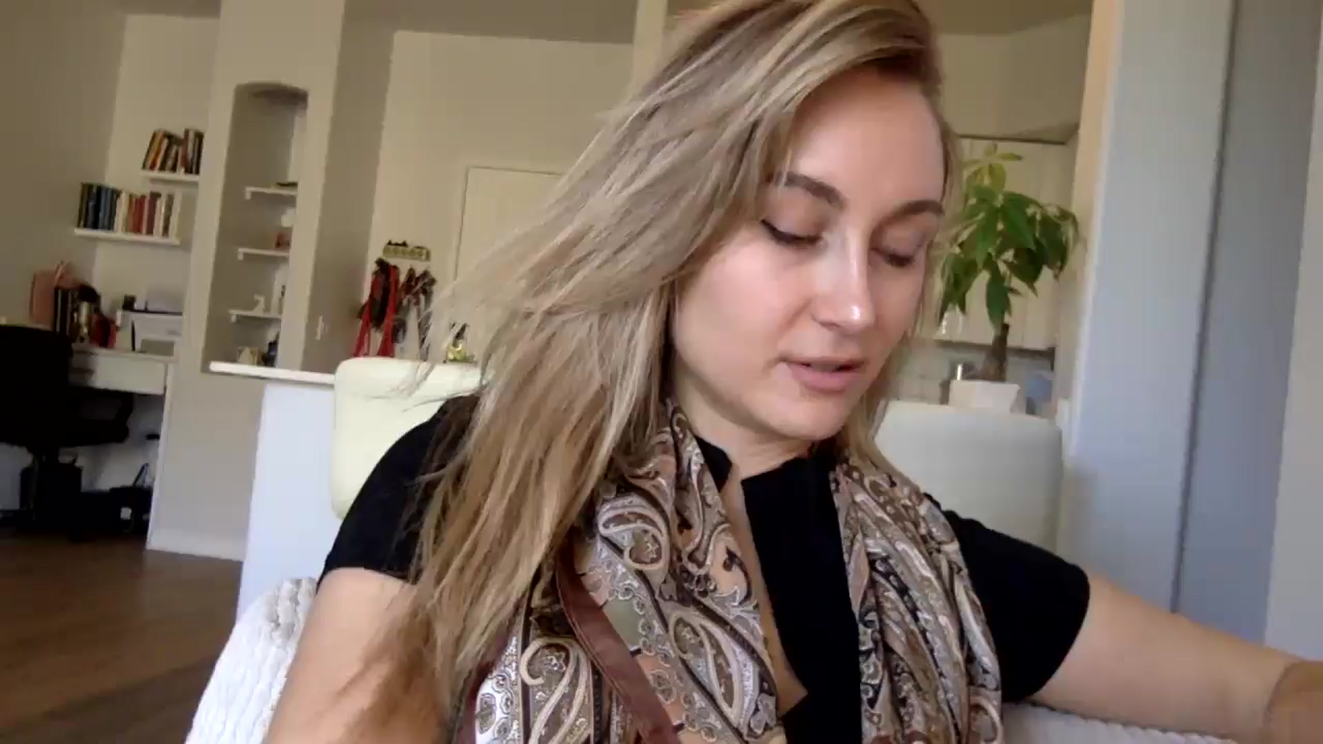 Gallery image thumbnail from lingerieyoga's myfreecams stream on, 04/29/2025, 23:35 image 6 of 20