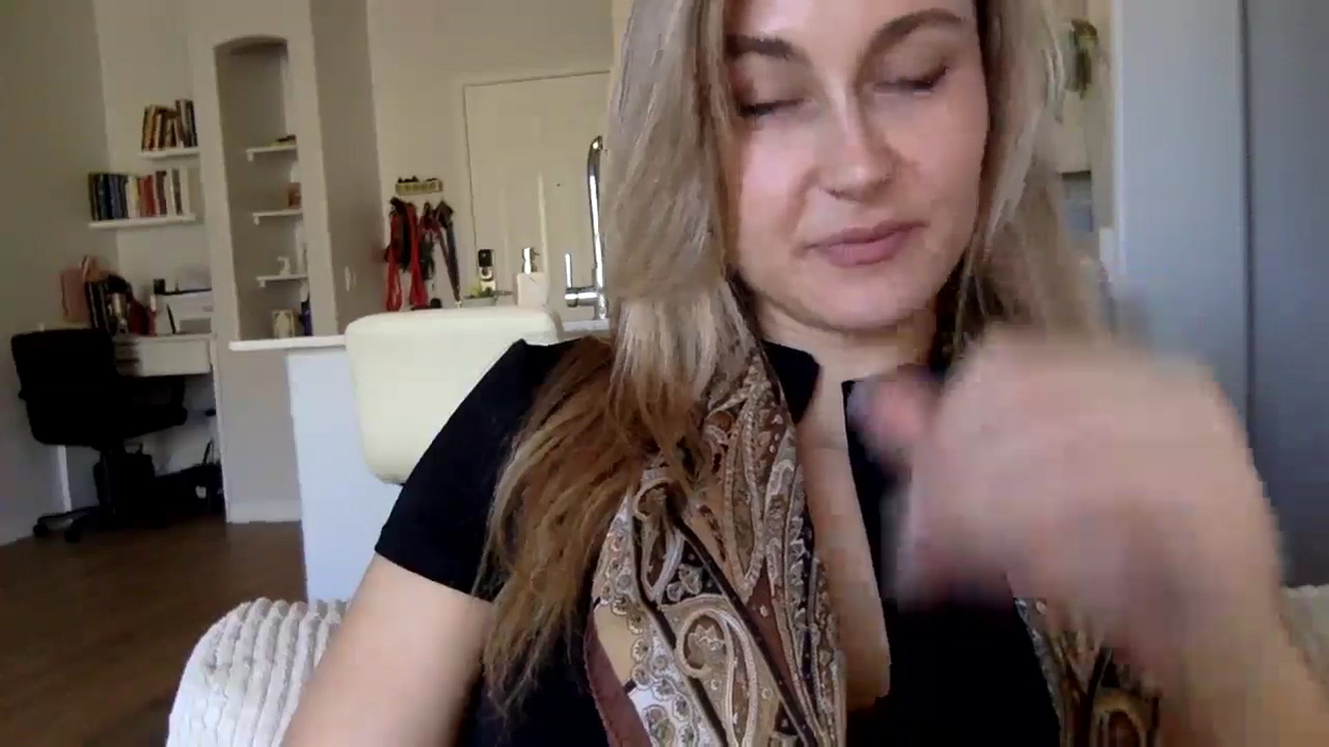 Gallery image thumbnail from lingerieyoga's myfreecams stream on, 04/29/2025, 23:35 image 12 of 20