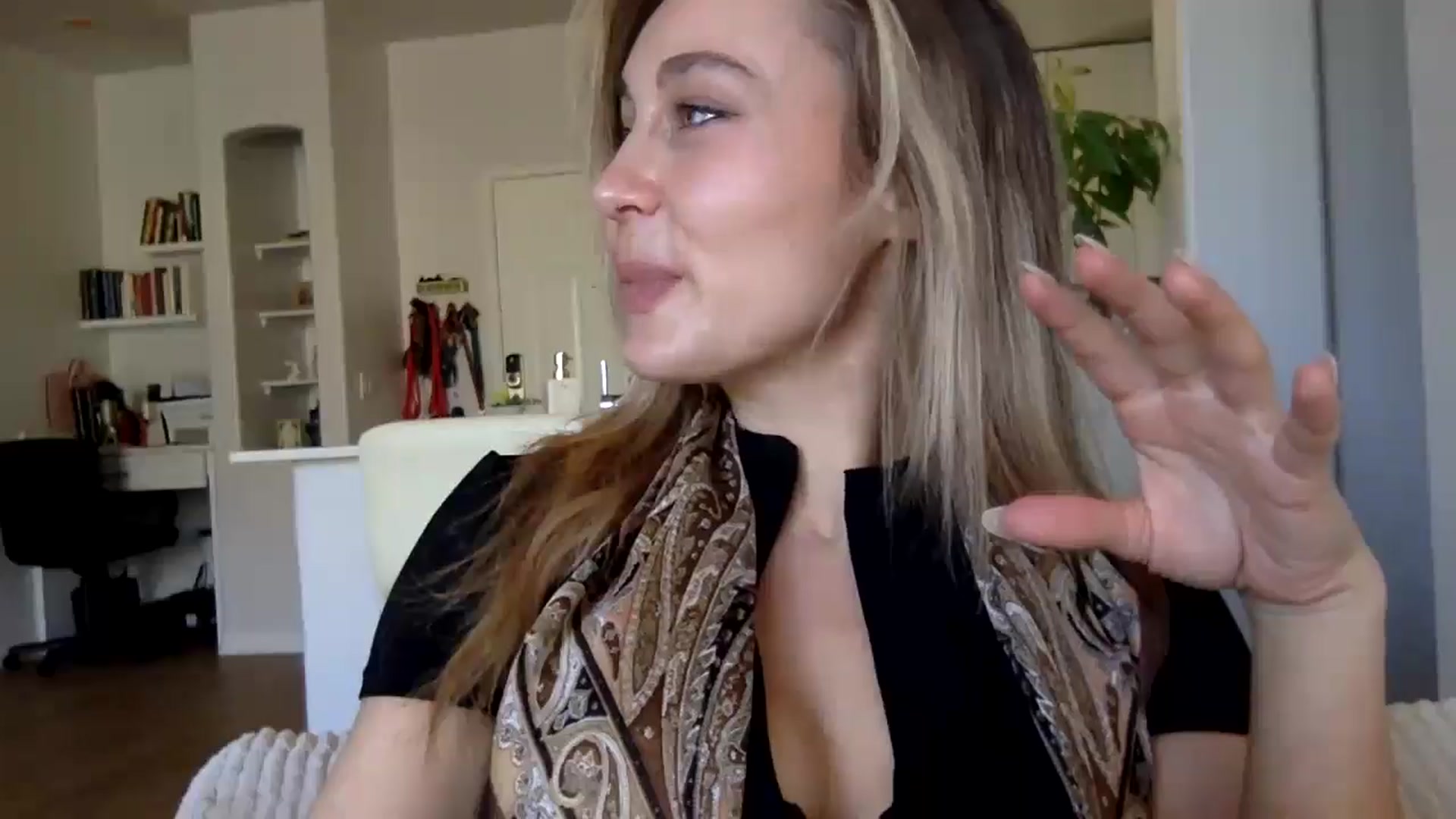 Gallery image thumbnail from lingerieyoga's myfreecams stream on, 04/29/2025, 23:35 image 11 of 20