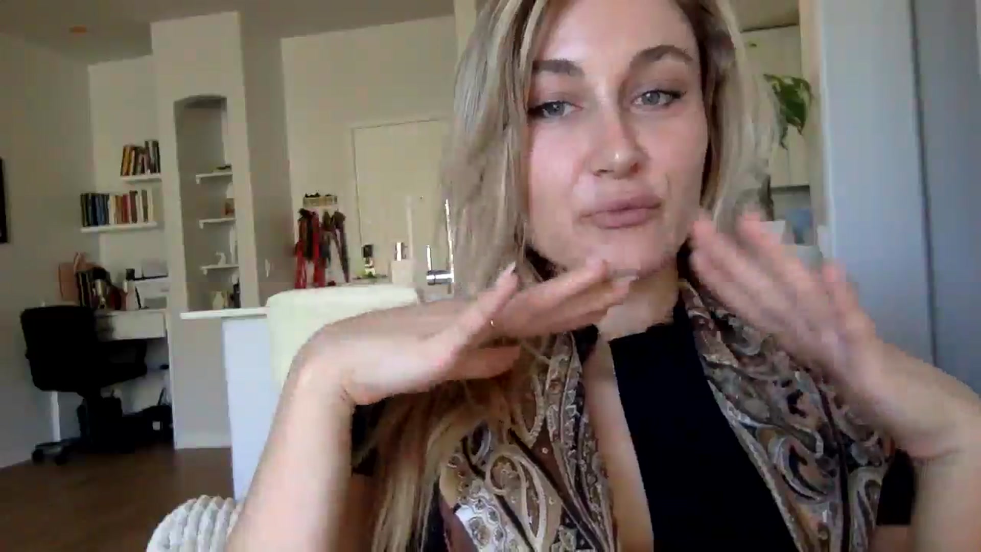 Gallery image thumbnail from lingerieyoga's myfreecams stream on, 04/29/2025, 23:35 image 15 of 20