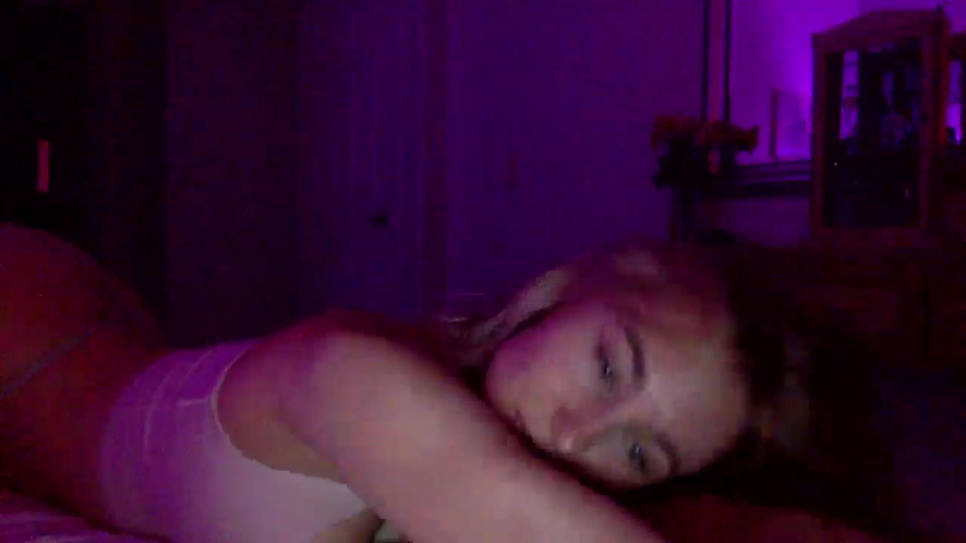 Gallery image thumbnail from lingerieyoga's myfreecams stream on, 06/19/2025, 06:20 image 6 of 20