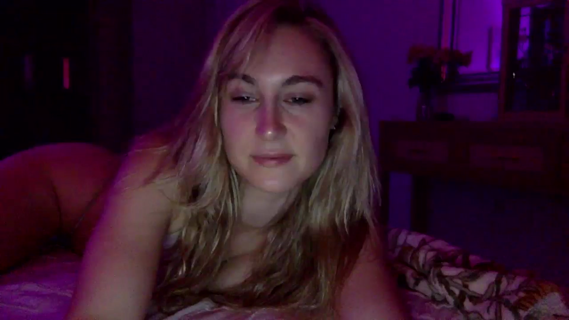 Gallery image thumbnail from lingerieyoga's myfreecams stream on, 06/19/2025, 06:20 image 11 of 20