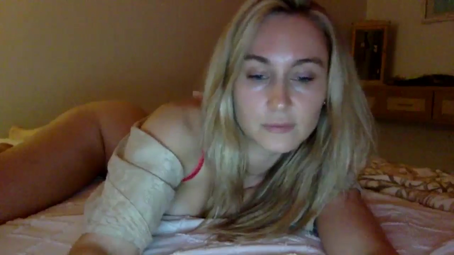 Gallery image thumbnail from lingerieyoga's myfreecams stream on, 06/28/2025, 07:06 image 18 of 20