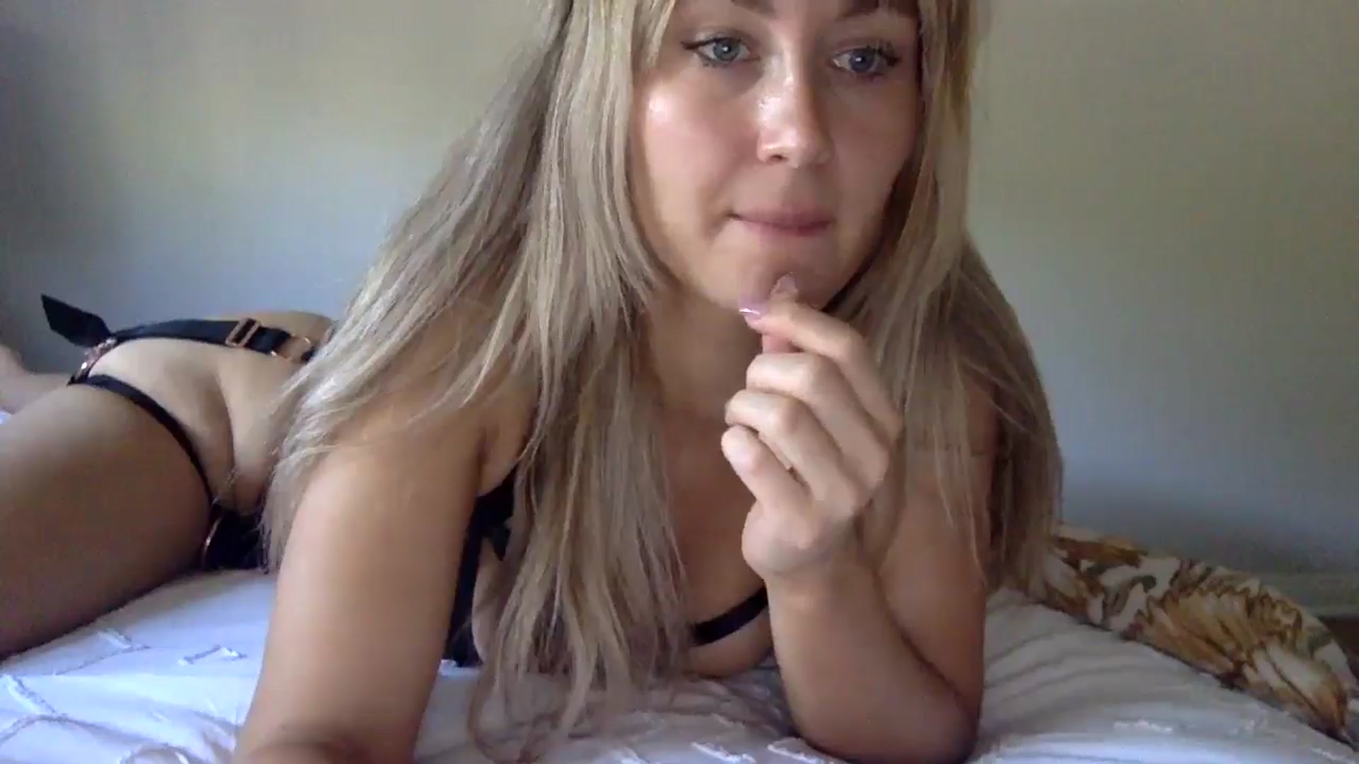 Gallery image thumbnail from lingerieyoga's myfreecams stream on, 07/23/2025, 22:10 image 12 of 20
