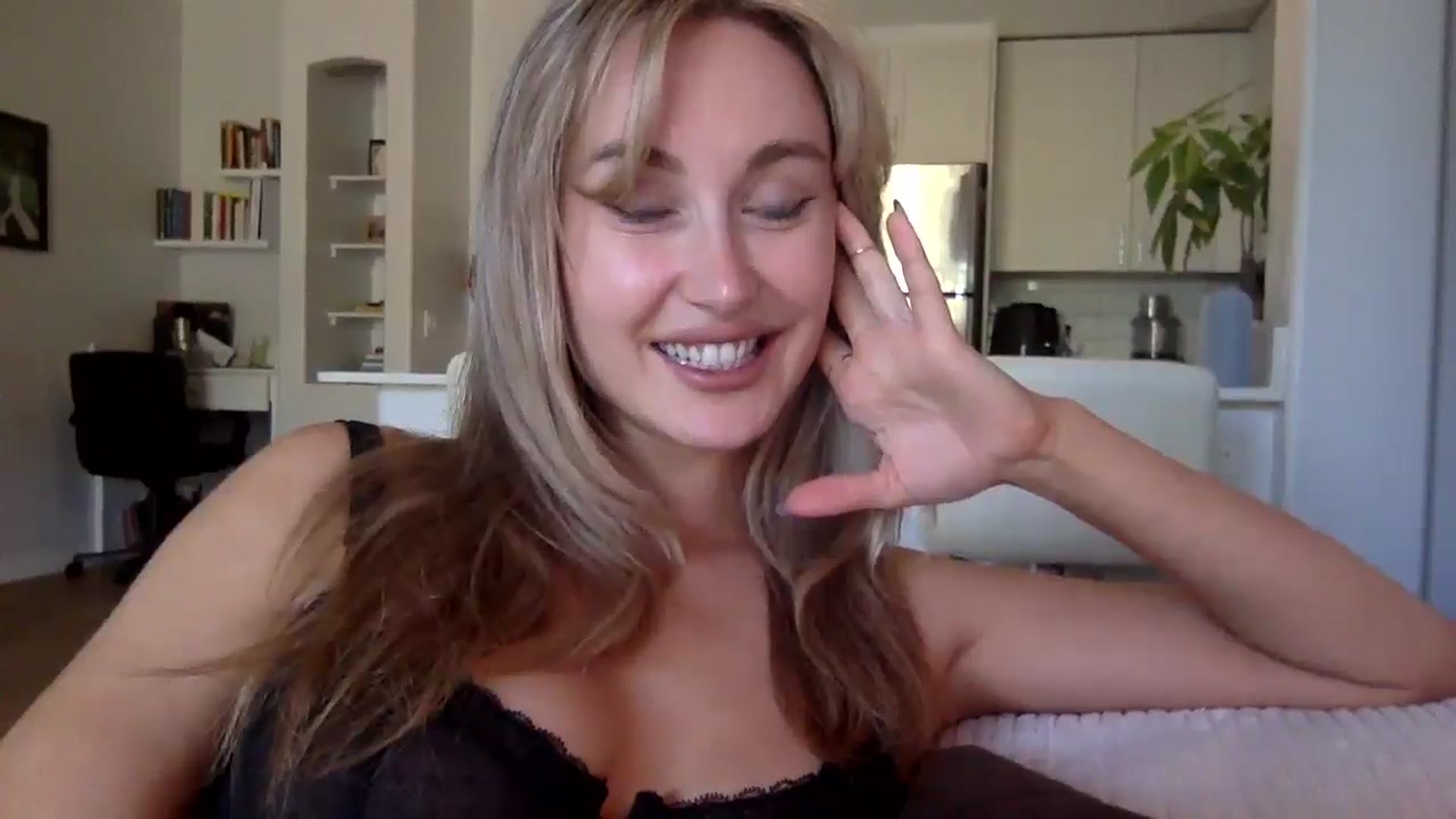 Gallery image thumbnail from lingerieyoga's myfreecams stream on, 07/30/2025, 23:30 image 7 of 20