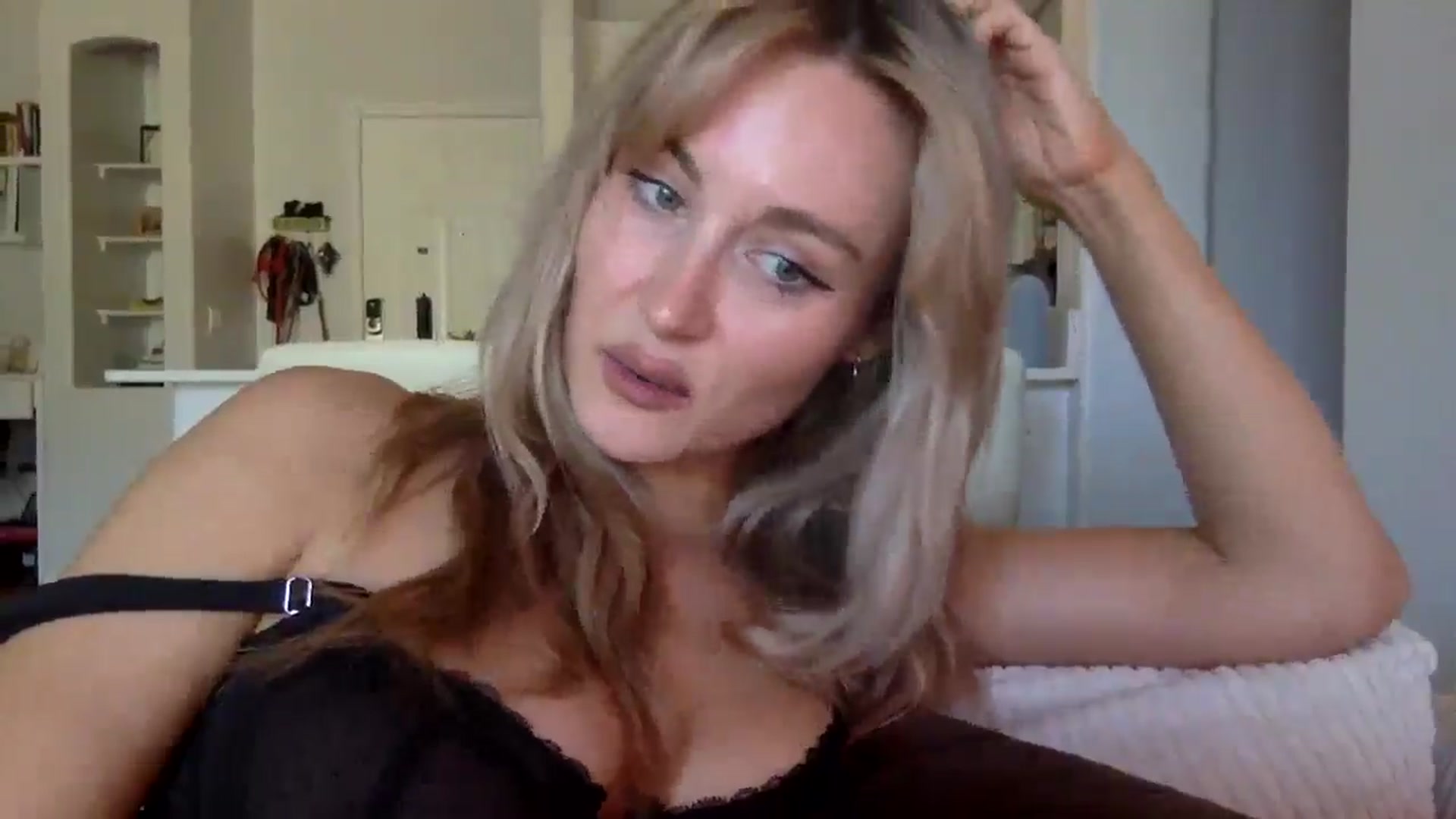 Gallery image thumbnail from lingerieyoga's myfreecams stream on, 07/30/2025, 23:30 image 14 of 20