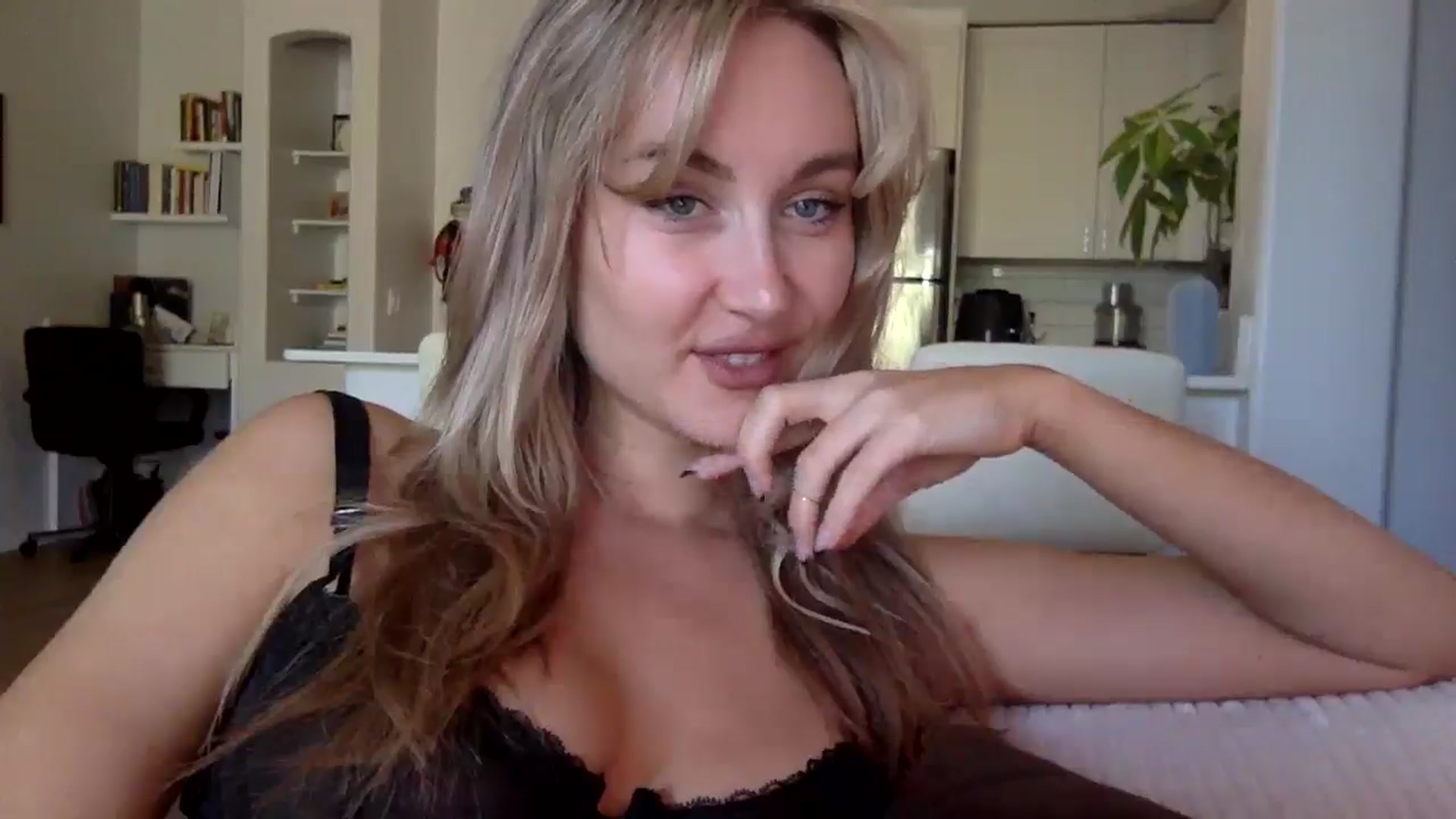 Gallery image thumbnail from lingerieyoga's myfreecams stream on, 07/30/2025, 23:30 image 9 of 20