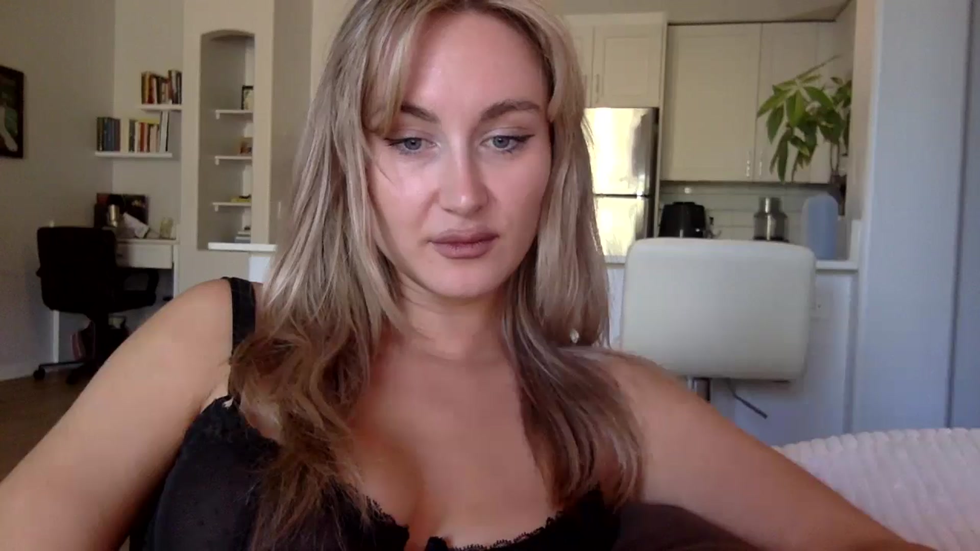 Gallery image thumbnail from lingerieyoga's myfreecams stream on, 07/30/2025, 23:30 image 8 of 20