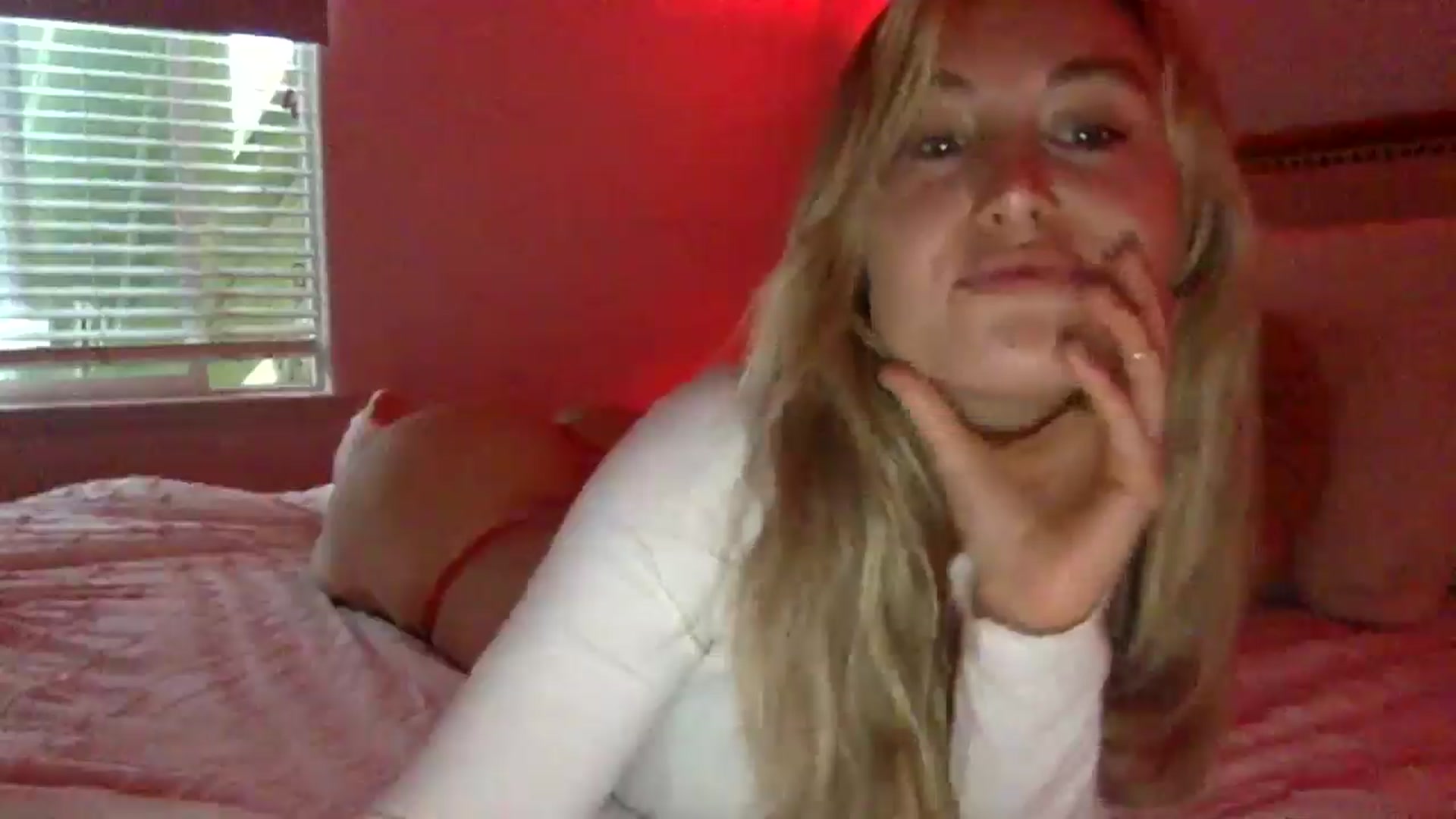 Gallery image thumbnail from lingerieyoga's myfreecams stream on, 08/02/2025, 03:03 image 7 of 20