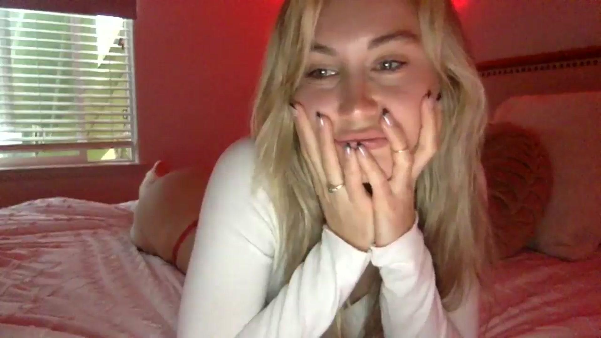 Gallery image thumbnail from lingerieyoga's myfreecams stream on, 08/02/2025, 03:03 image 6 of 20
