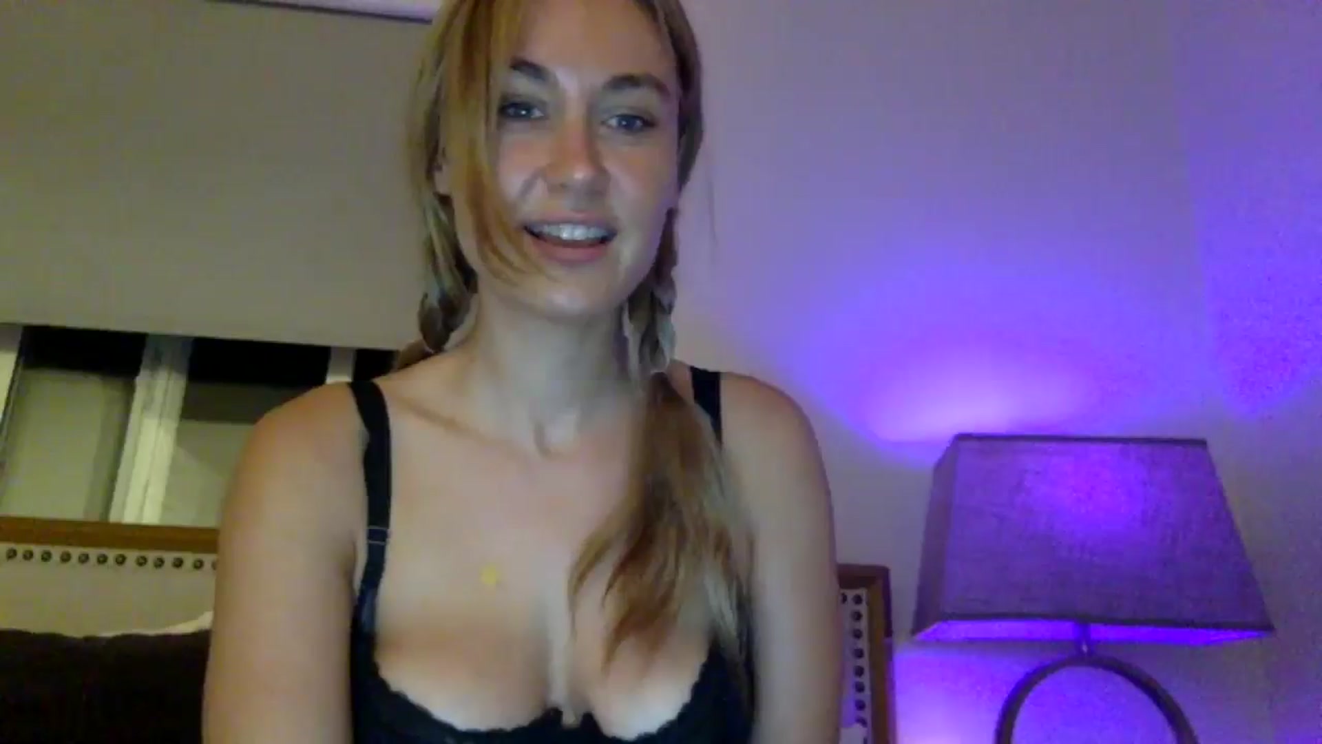 Gallery image thumbnail from lingerieyoga's myfreecams stream on, 08/27/2025, 06:37 image 19 of 20