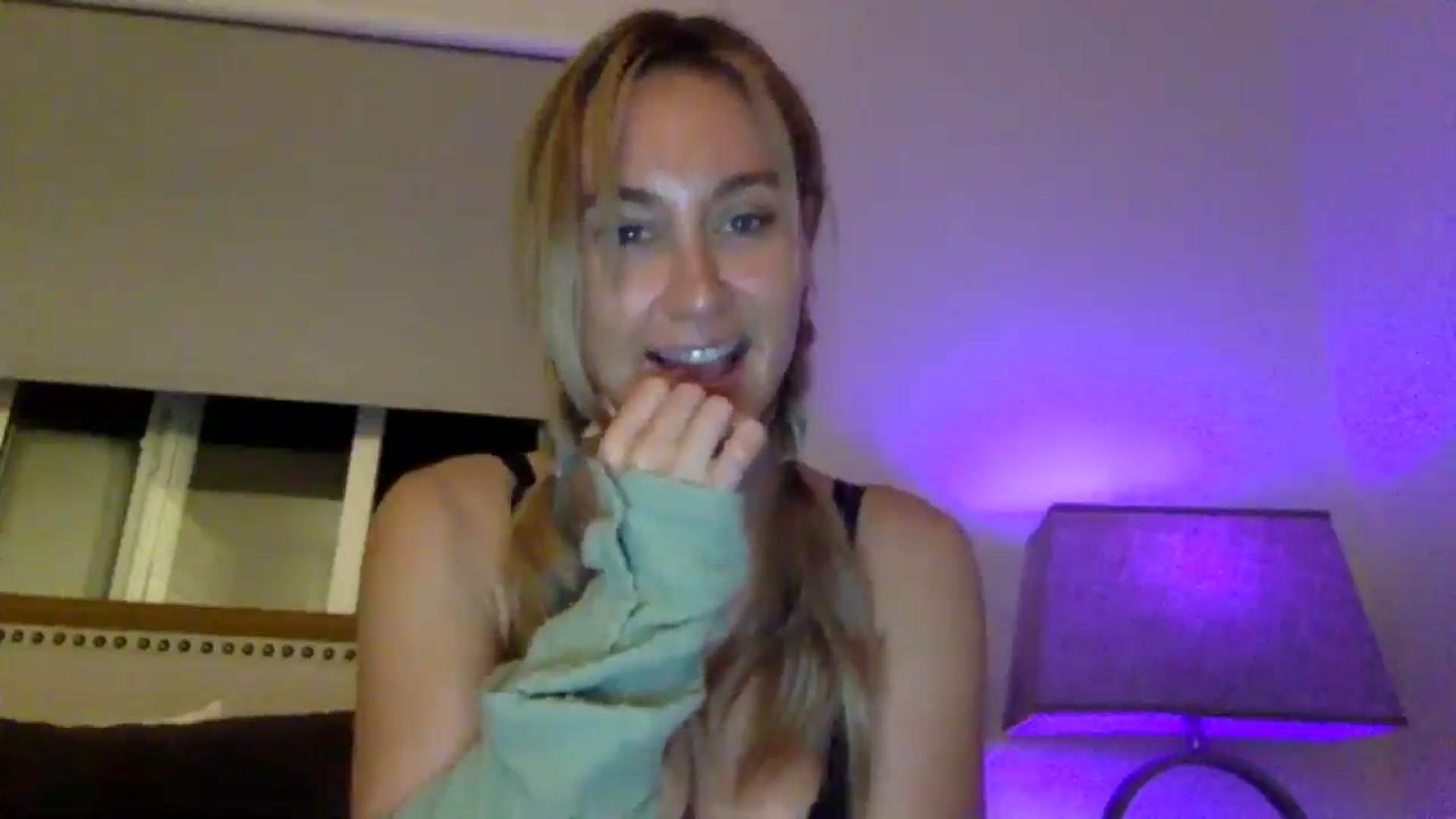 Gallery image thumbnail from lingerieyoga's myfreecams stream on, 08/27/2025, 06:37 image 9 of 20