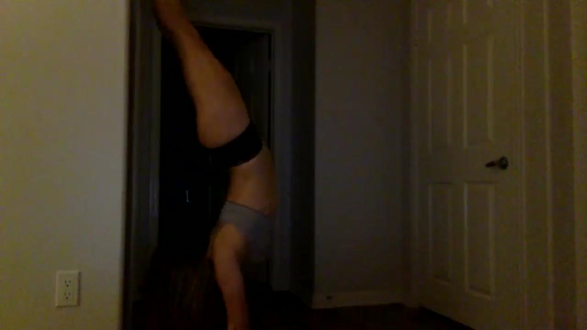 Gallery image thumbnail from lingerieyoga's myfreecams stream on, 09/11/2025, 05:40 image 7 of 20
