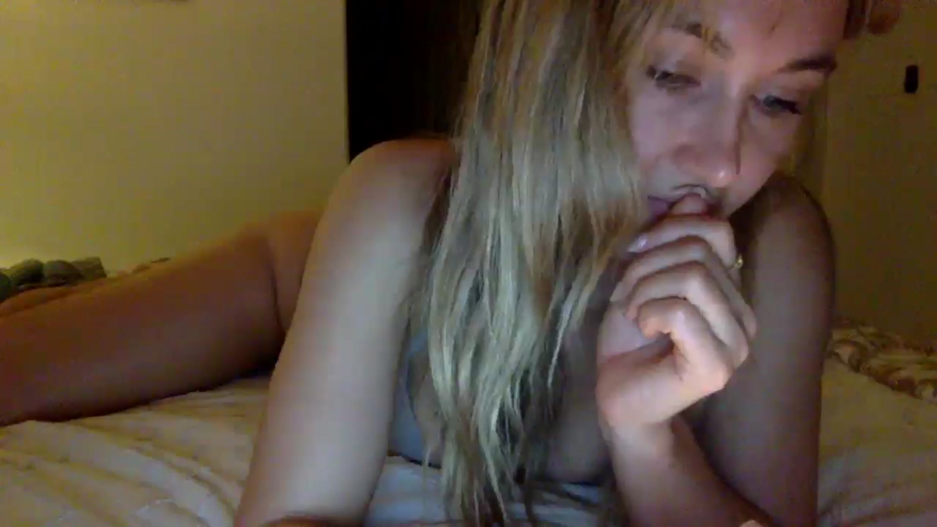Gallery image thumbnail from lingerieyoga's myfreecams stream on, 09/11/2025, 05:40 image 12 of 20