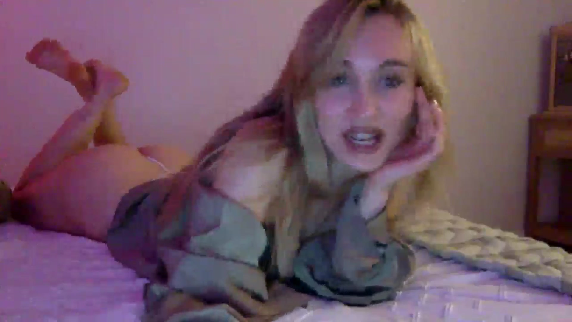 Gallery image thumbnail from lingerieyoga's myfreecams stream on, 09/18/2025, 05:31 image 10 of 20