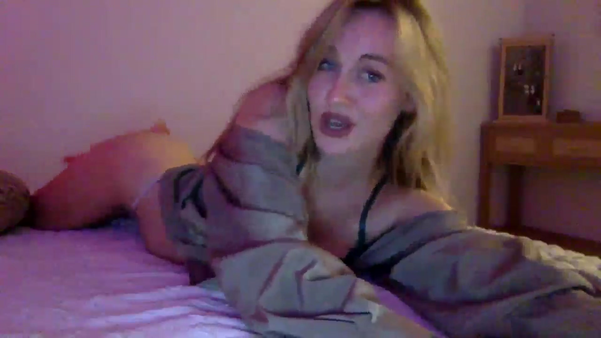 Gallery image thumbnail from lingerieyoga's myfreecams stream on, 09/18/2025, 05:31 image 13 of 20