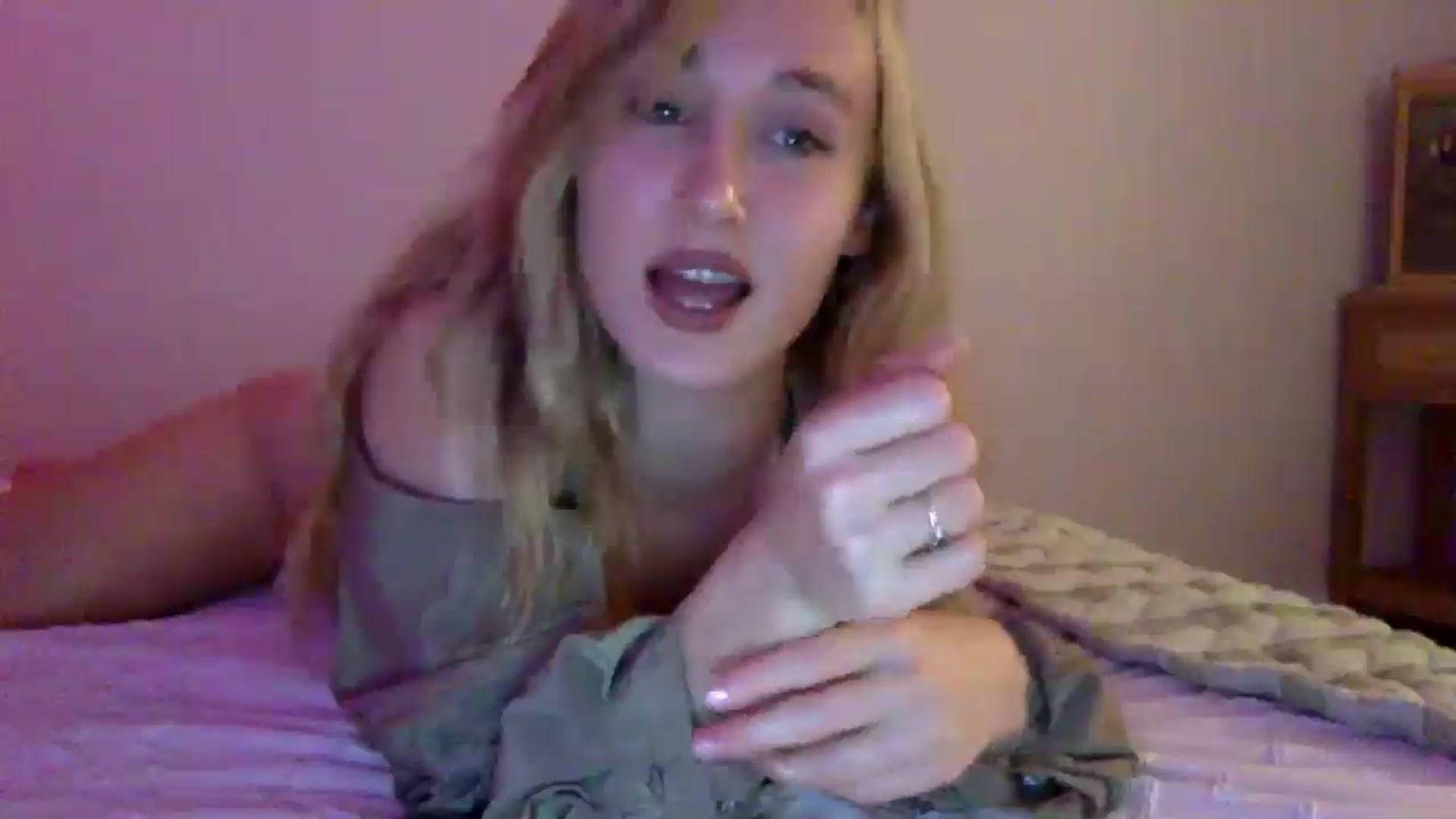 Gallery image thumbnail from lingerieyoga's myfreecams stream on, 09/18/2025, 05:31 image 9 of 20