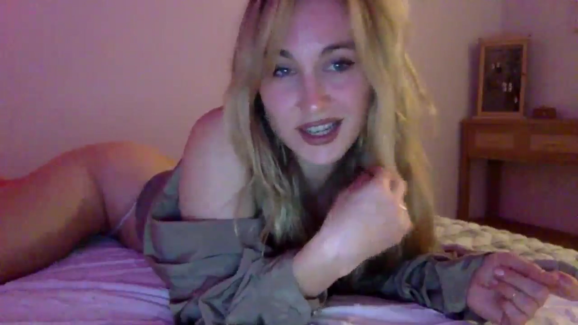Gallery image thumbnail from lingerieyoga's myfreecams stream on, 09/18/2025, 05:31 image 15 of 20