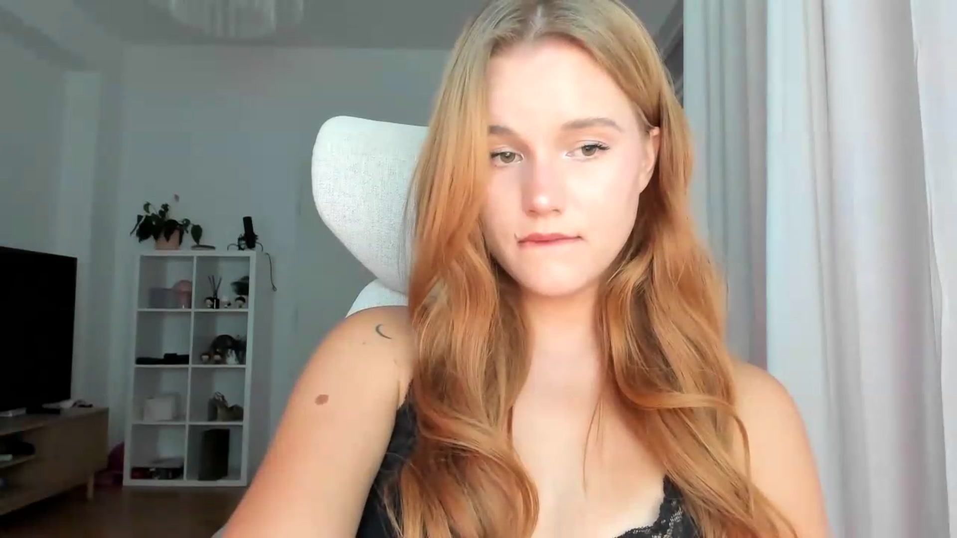 Gallery image thumbnail from lisa_lisa's myfreecams stream on, 08/16/2026, 16:28 image 13 of 20