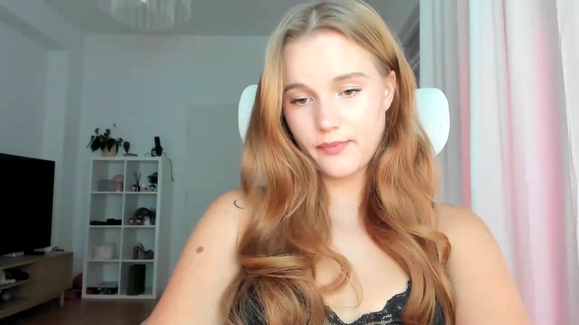 Gallery image thumbnail from lisa_lisa's myfreecams stream on, 08/16/2026, 16:28 image 4 of 20