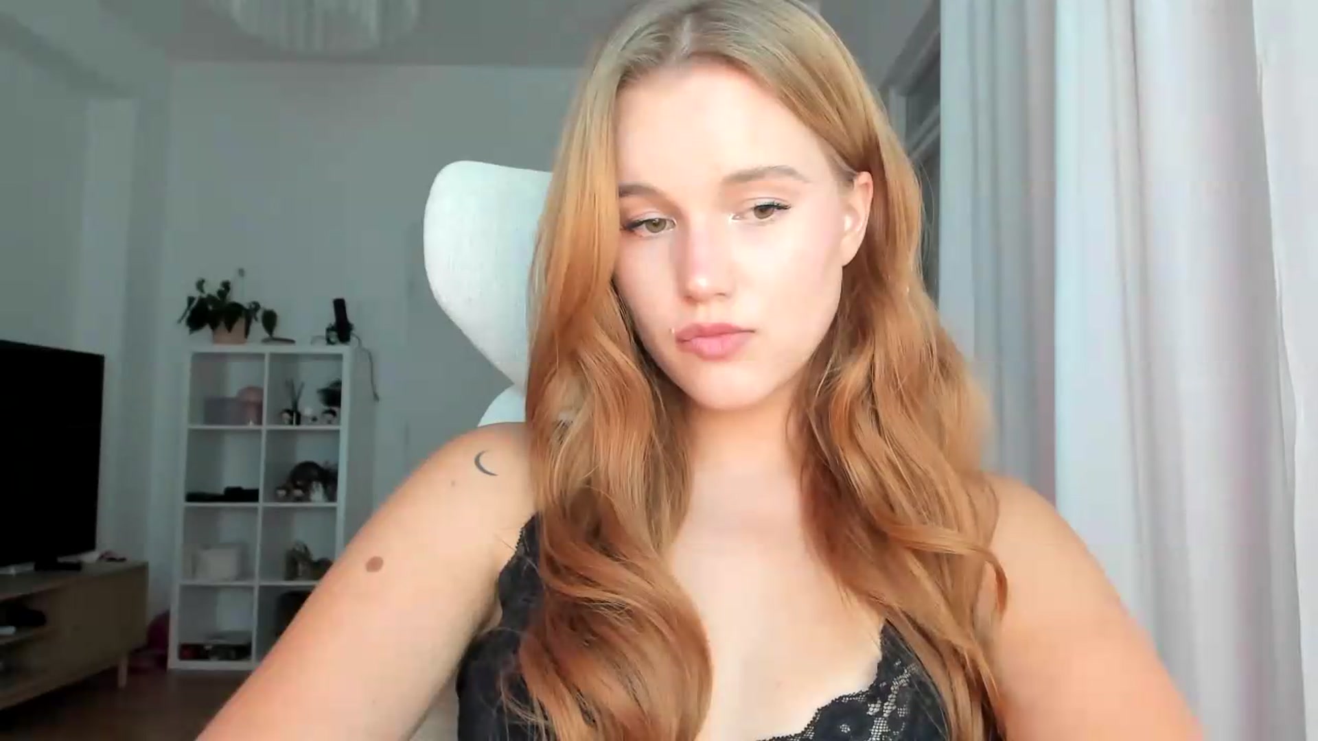 Gallery image thumbnail from lisa_lisa's myfreecams stream on, 08/16/2026, 16:28 image 12 of 20