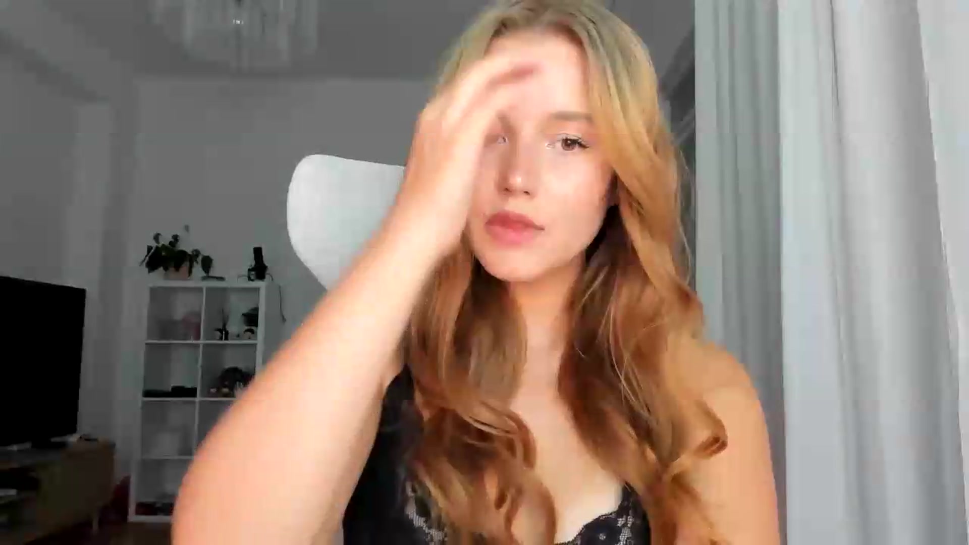 Gallery image thumbnail from lisa_lisa's myfreecams stream on, 08/16/2026, 16:28 image 19 of 20