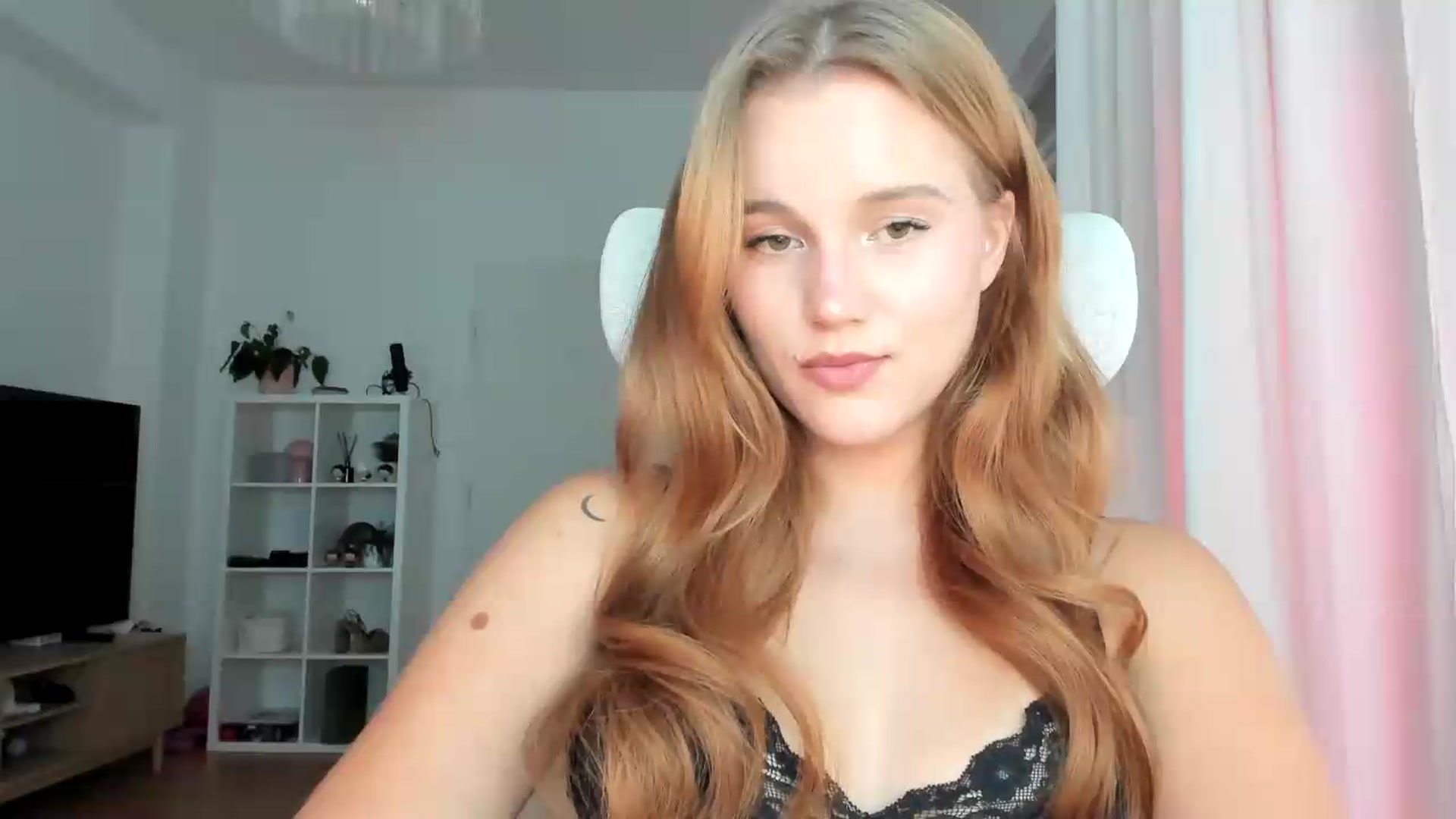 Gallery image thumbnail from lisa_lisa's myfreecams stream on, 08/16/2026, 16:28 image 5 of 20
