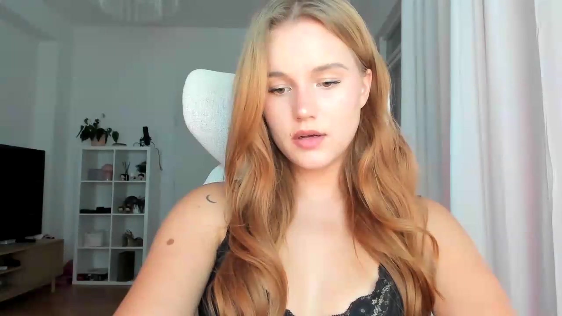 Gallery image thumbnail from lisa_lisa's myfreecams stream on, 08/16/2026, 16:28 image 11 of 20